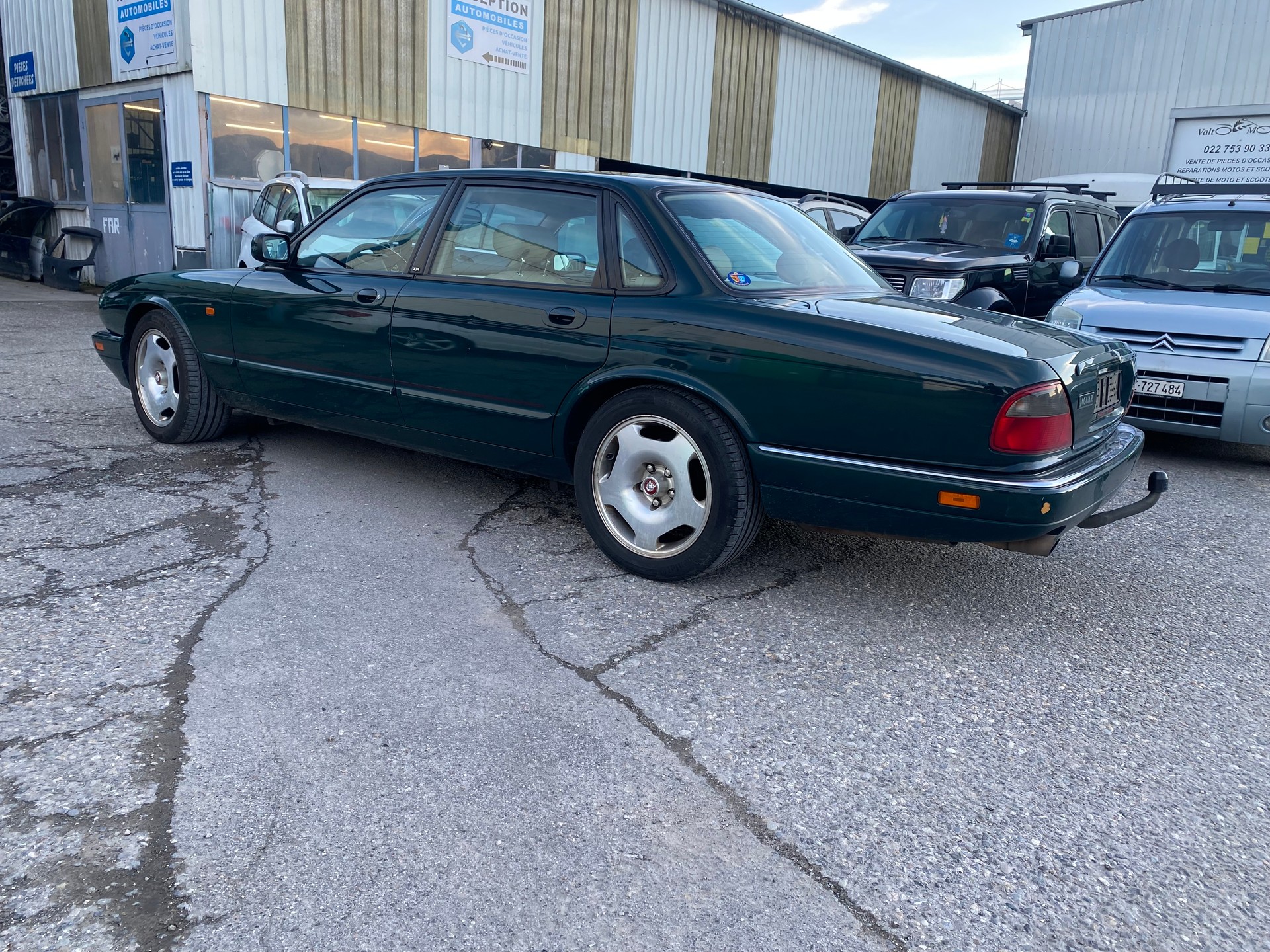JAGUAR XJR 4.0 Supercharged-image-2