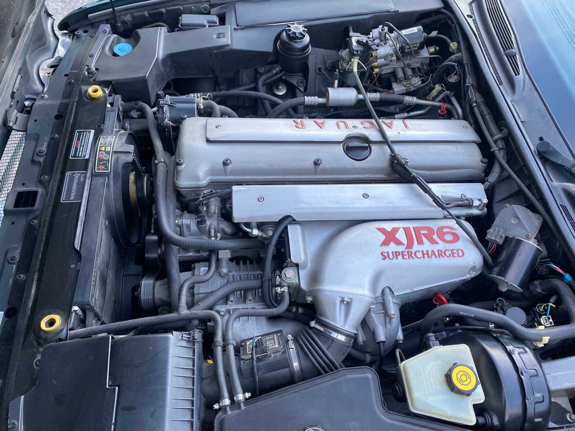 JAGUAR XJR 4.0 Supercharged-image-9