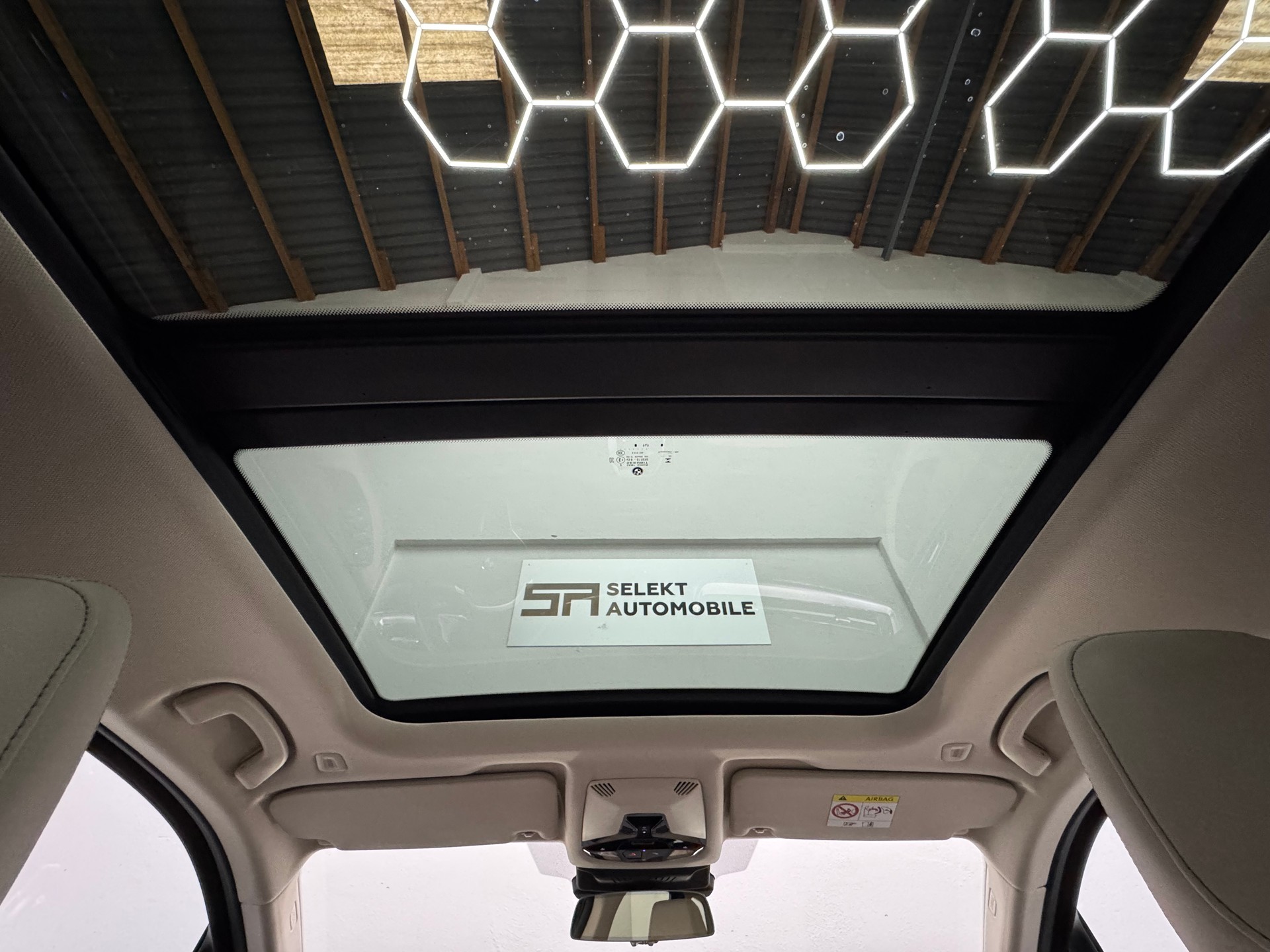 BMW 225e xDrive Active Tourer-image-12