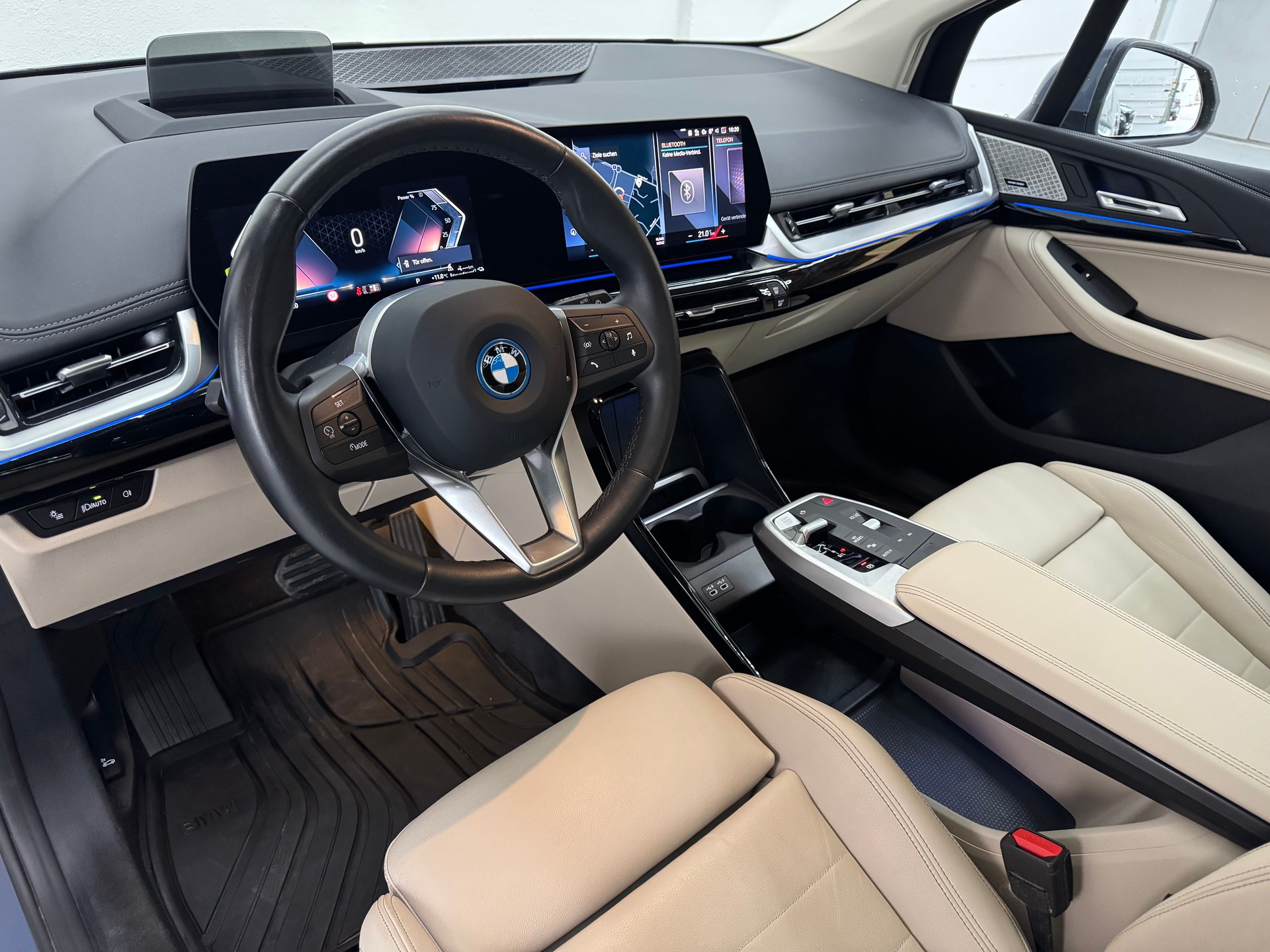 BMW 225e xDrive Active Tourer-image-10