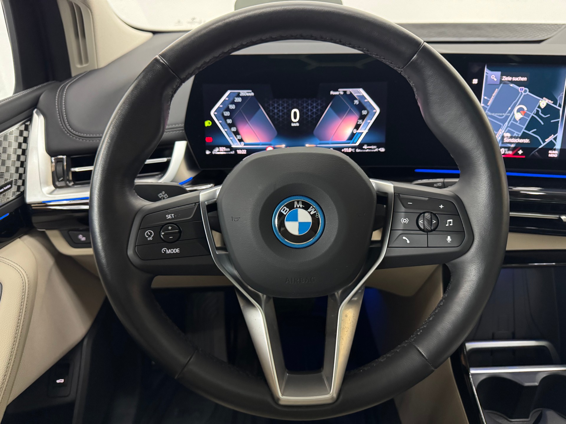 BMW 225e xDrive Active Tourer-image-15