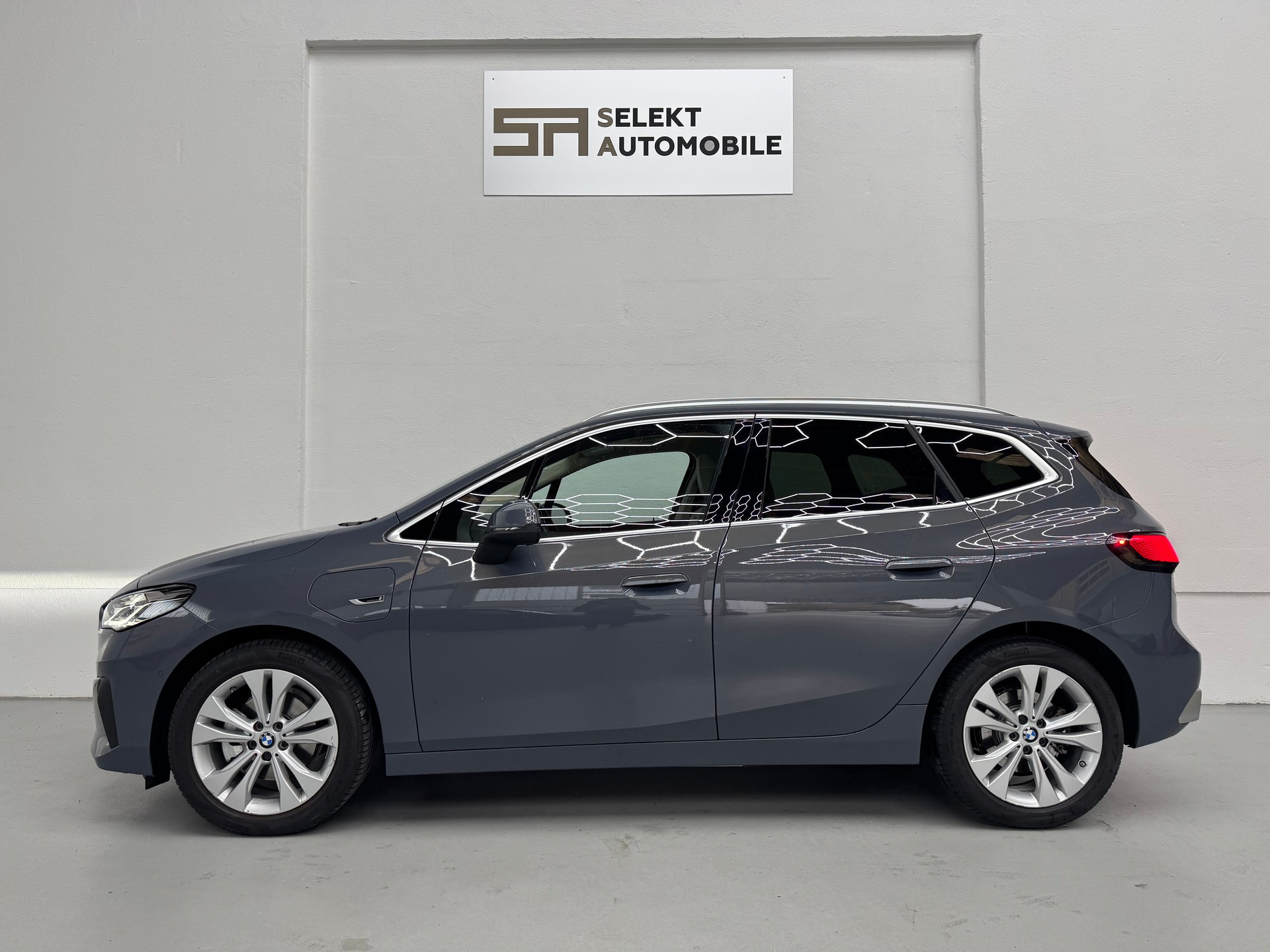 BMW 225e xDrive Active Tourer-image-3