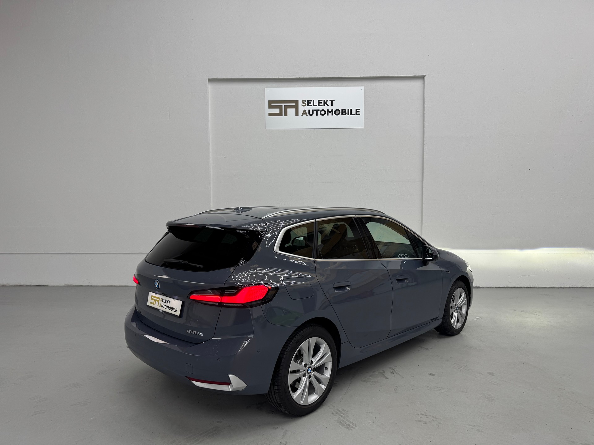 BMW 225e xDrive Active Tourer-image-5