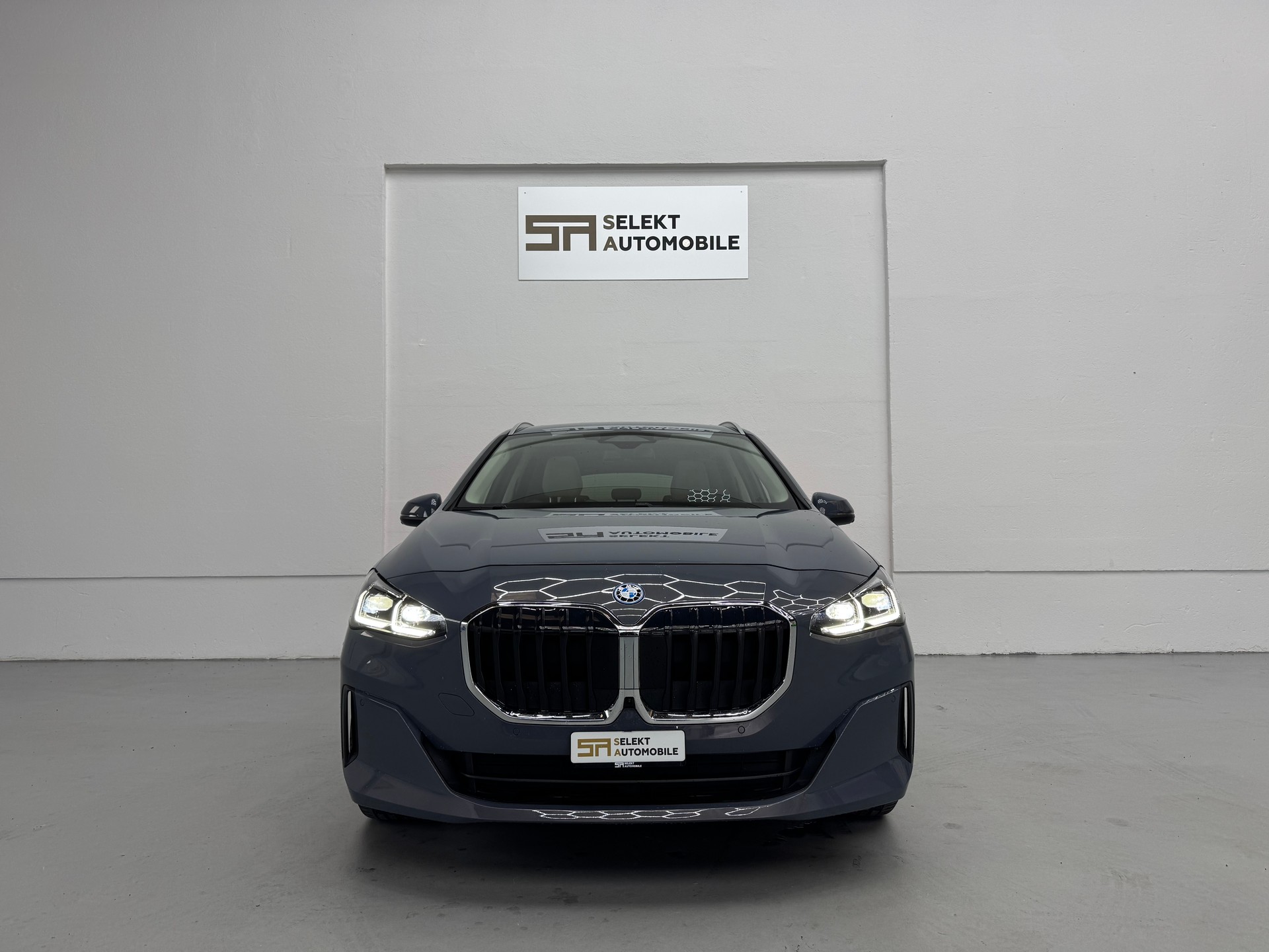 BMW 225e xDrive Active Tourer-image-2