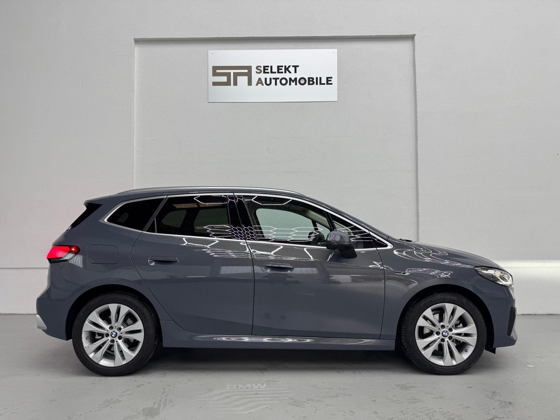 BMW 225e xDrive Active Tourer-image-6