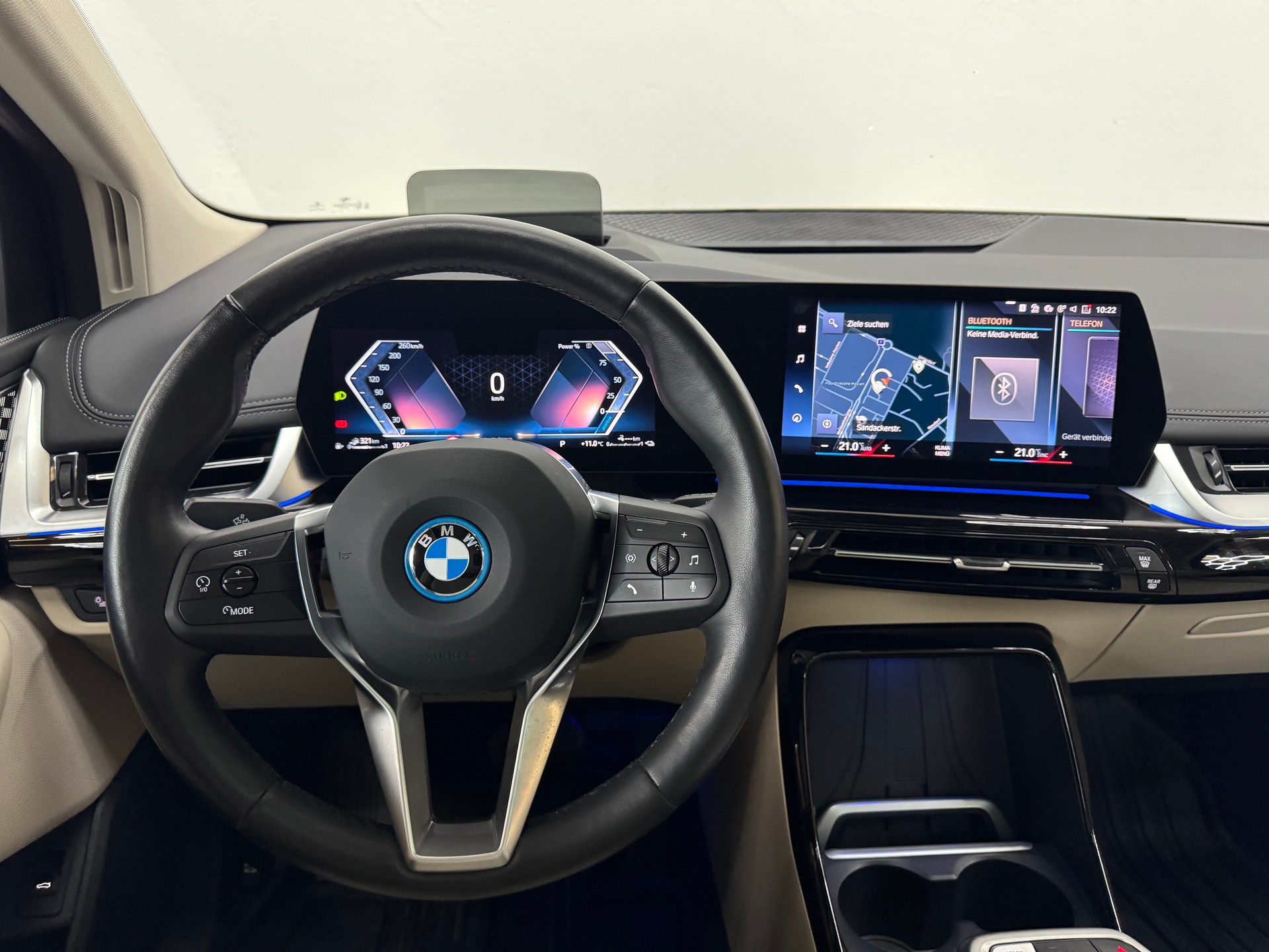 BMW 225e xDrive Active Tourer-image-16