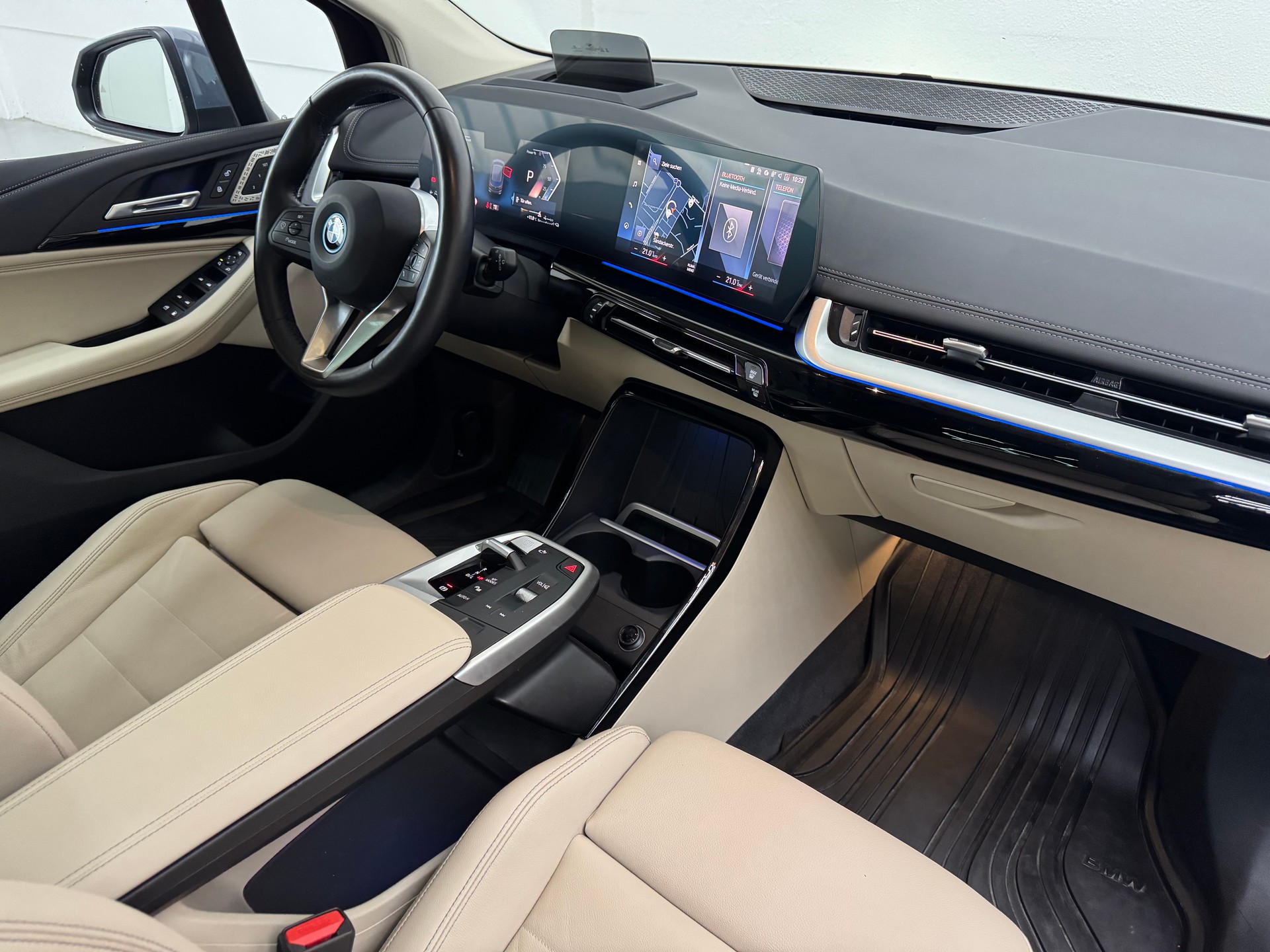 BMW 225e xDrive Active Tourer-image-11