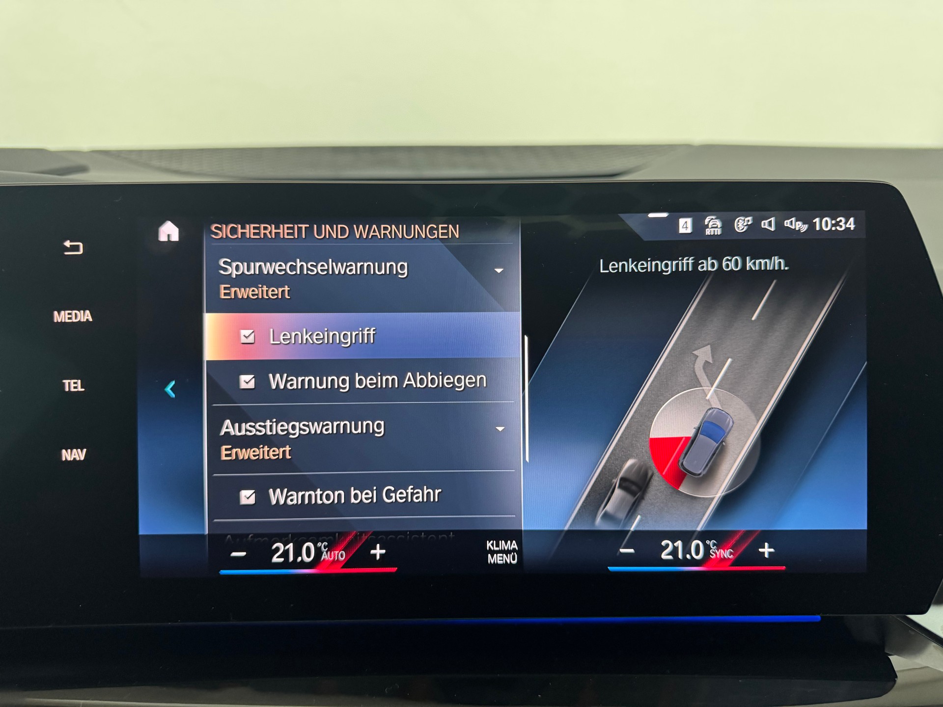 BMW 225e xDrive Active Tourer-image-21