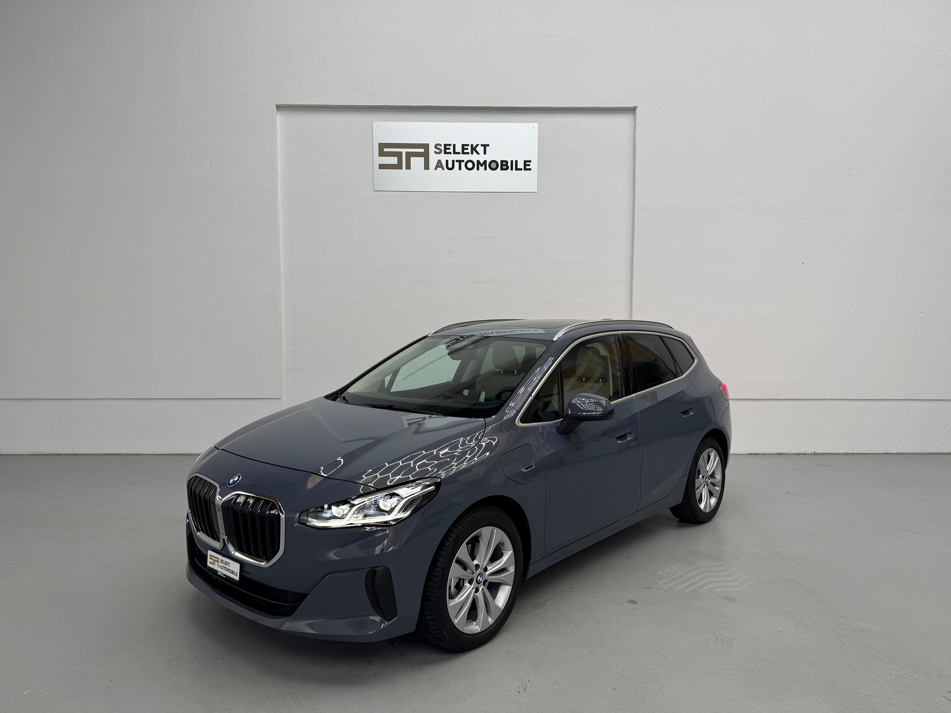 BMW 225e xDrive Active Tourer-image-0