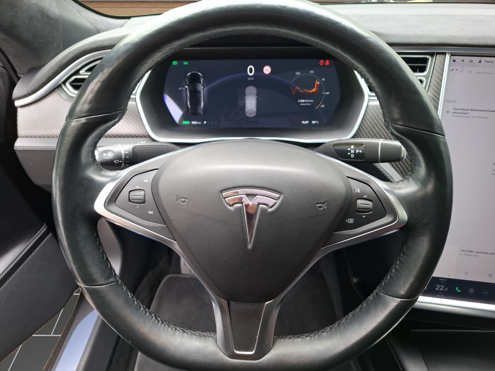 TESLA Model S 90 D-image-10