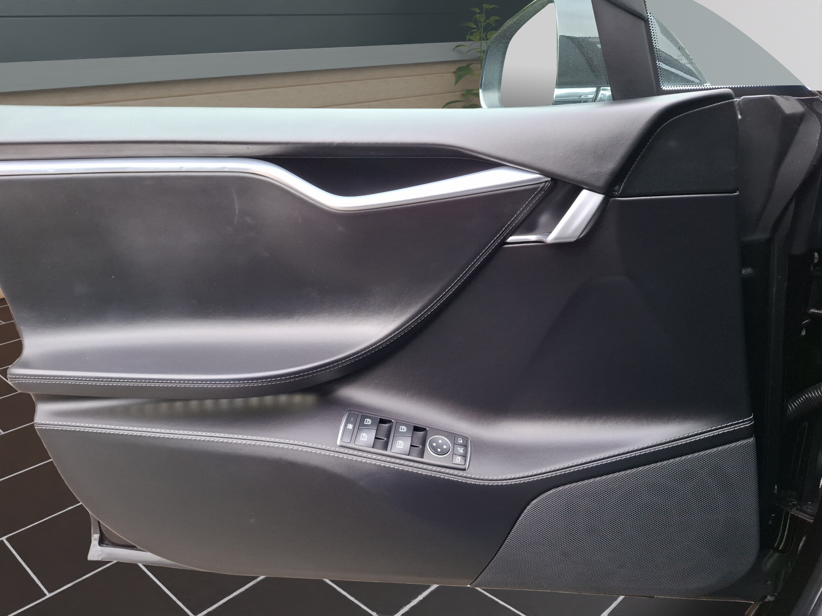 TESLA Model S 90 D-image-12