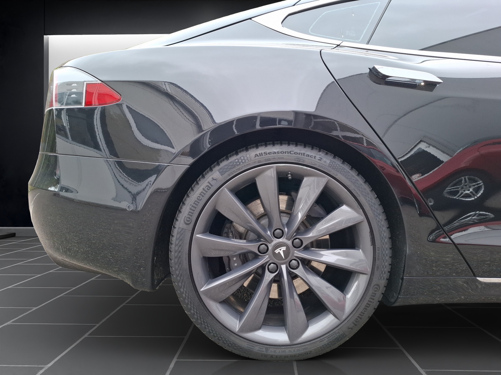 TESLA Model S 90 D-image-9