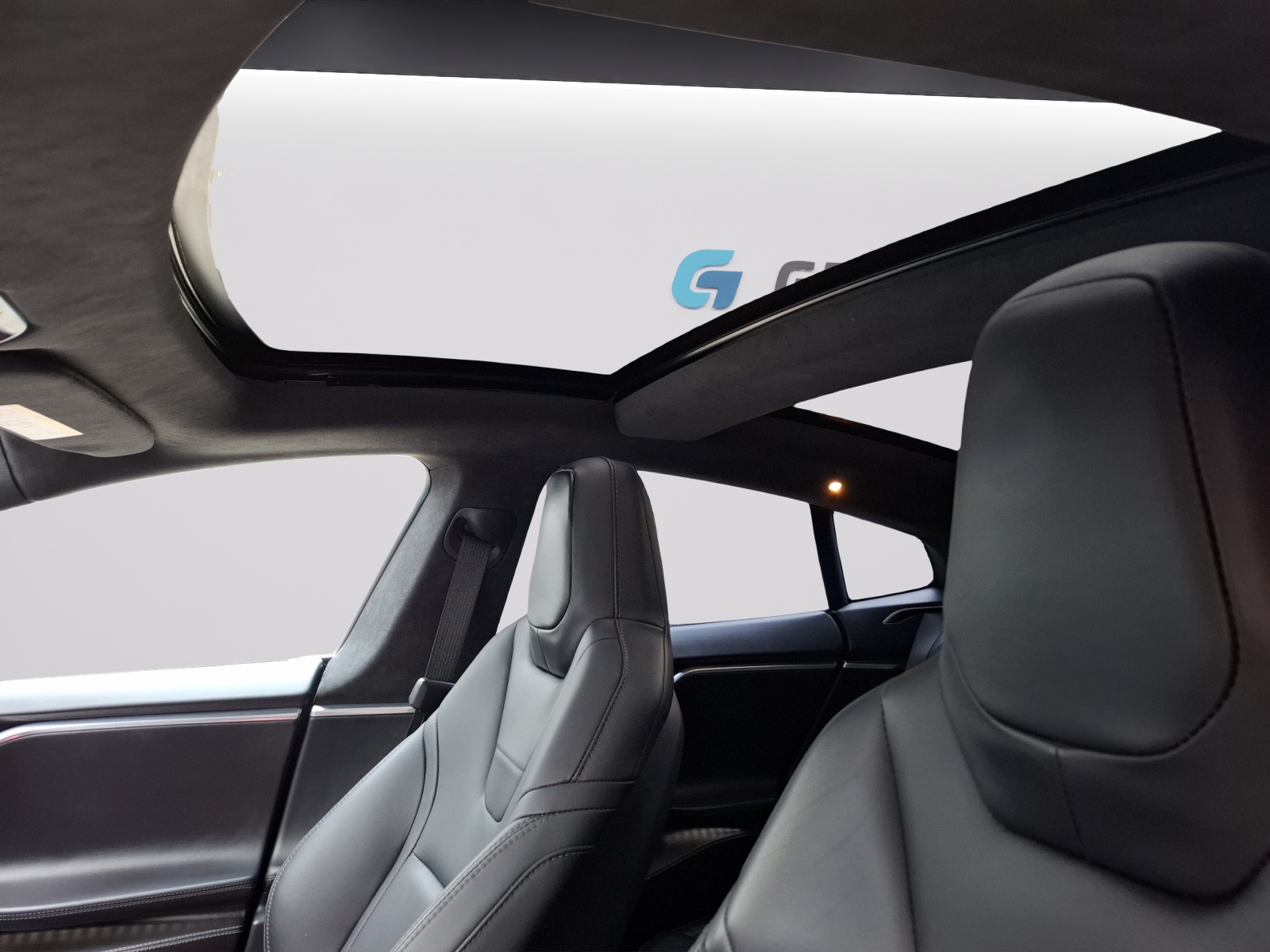 TESLA Model S 90 D-image-13