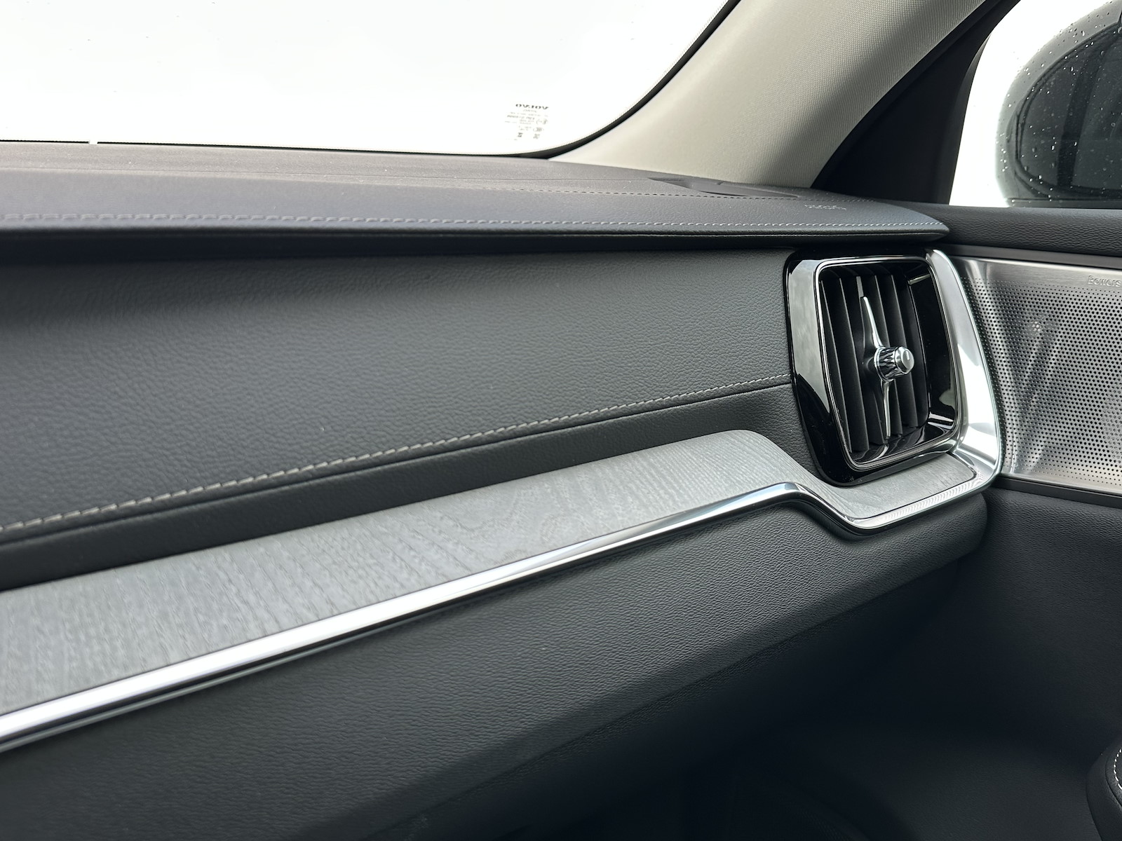 VOLVO V60 2.0 T8 TE Ultra Dark eAWD-image-12
