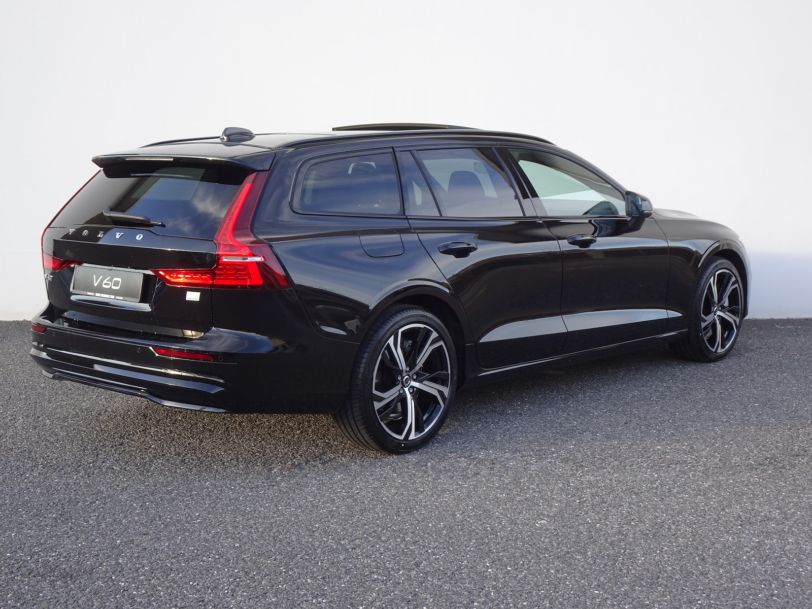 VOLVO V60 2.0 T8 TE Ultra Dark eAWD-image-5