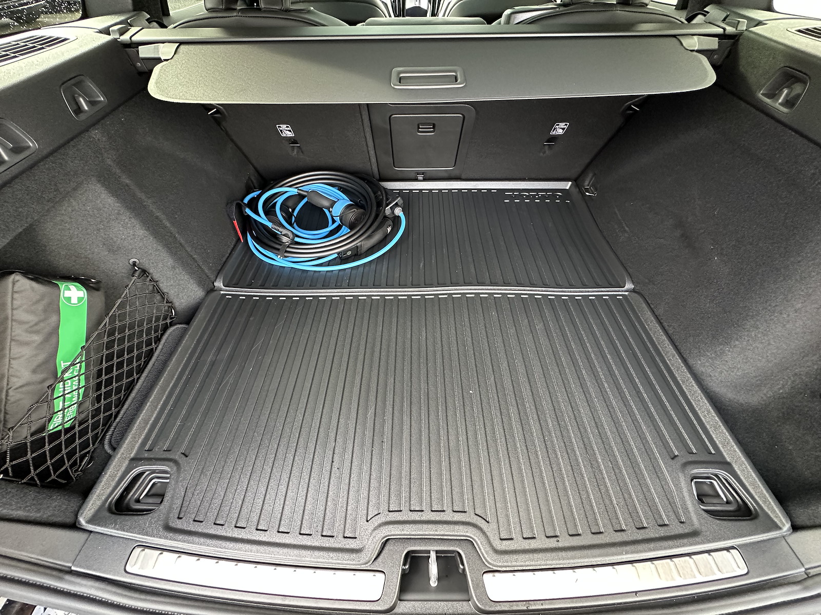 VOLVO V60 2.0 T8 TE Ultra Dark eAWD-image-15