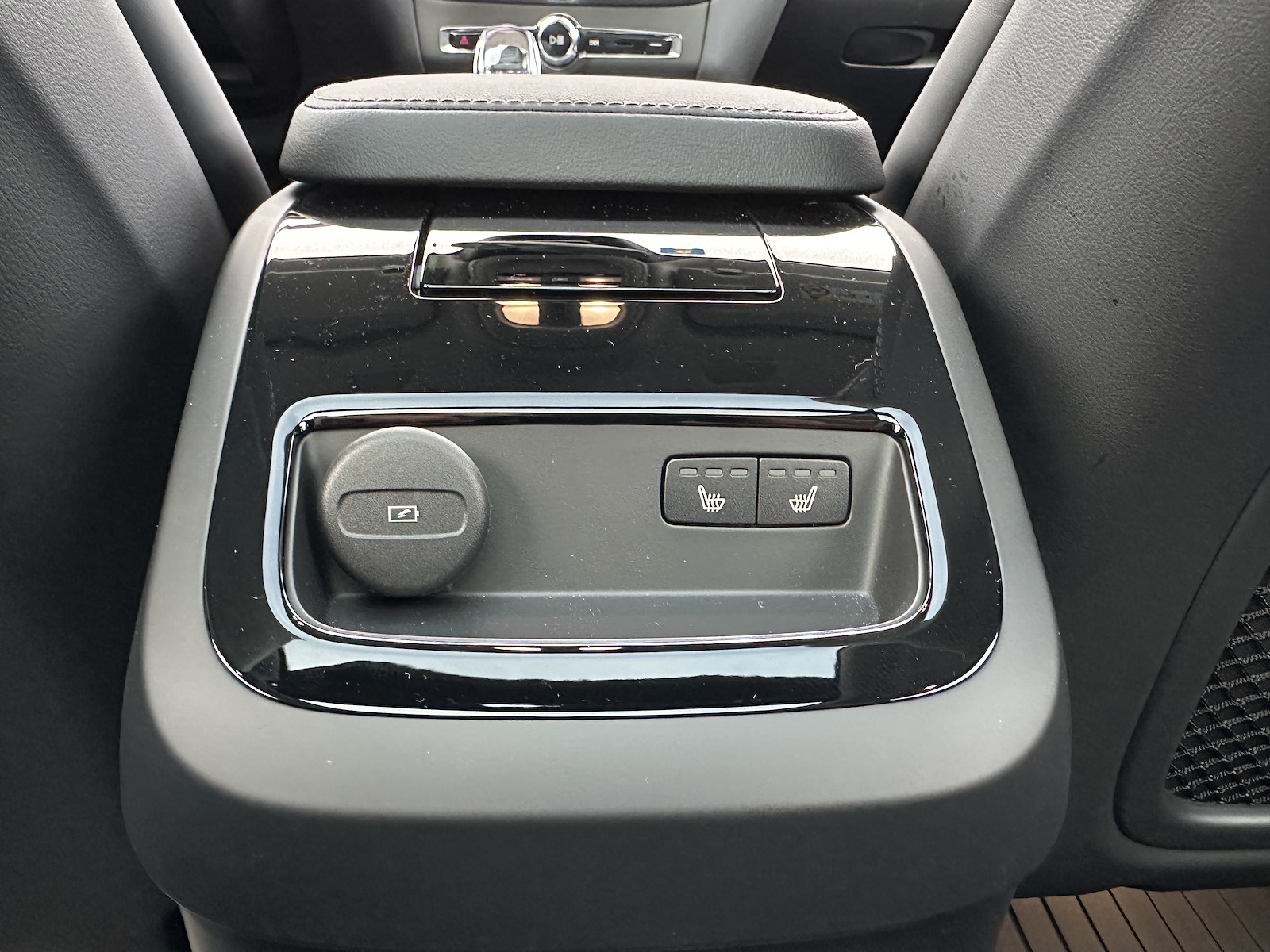 VOLVO V60 2.0 T8 TE Ultra Dark eAWD-image-14