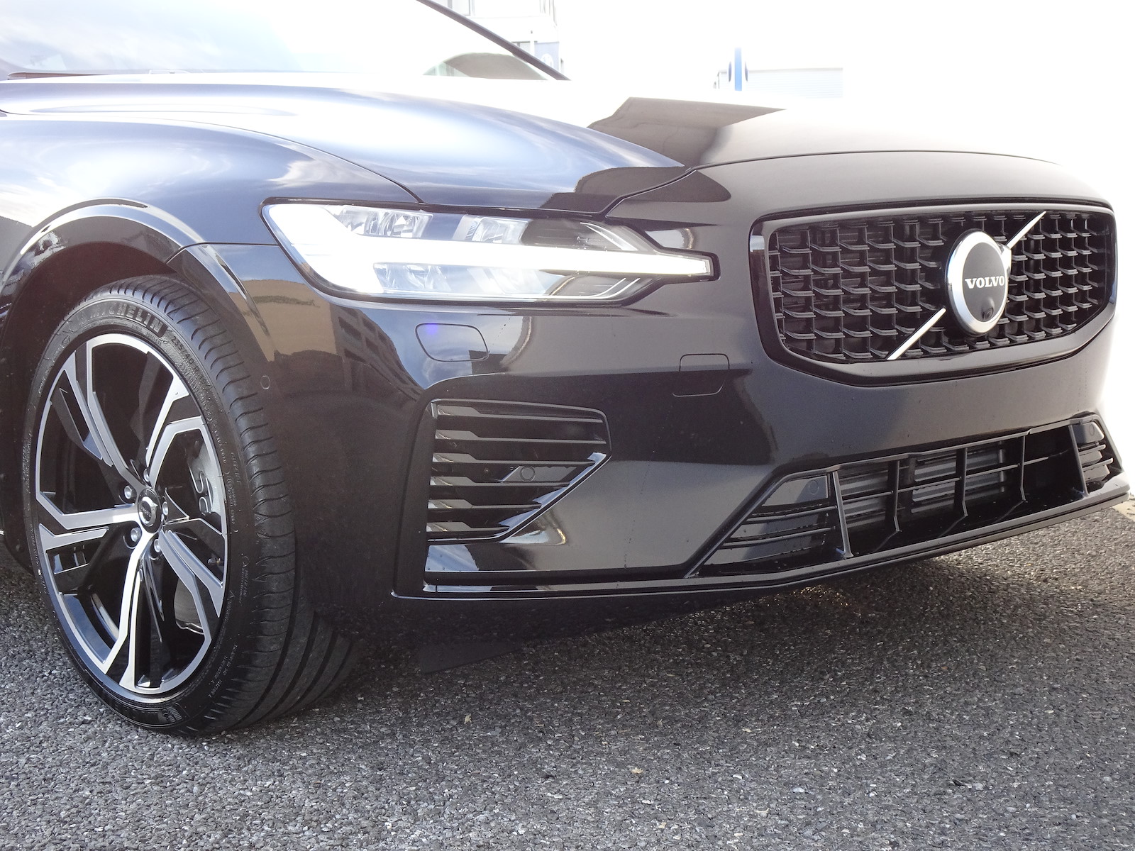 VOLVO V60 2.0 T8 TE Ultra Dark eAWD-image-2