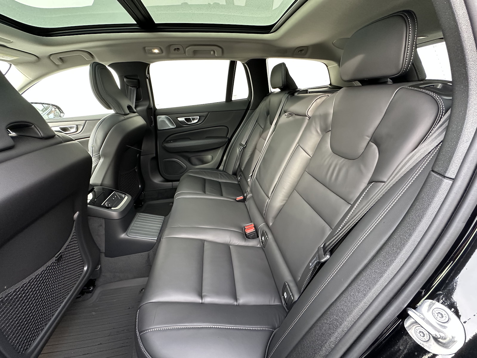 VOLVO V60 2.0 T8 TE Ultra Dark eAWD-image-13