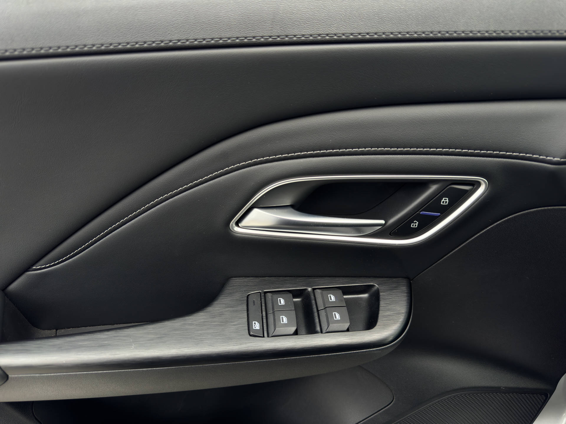 MG ZS 1.5 Hybrid+ Luxury-image-12