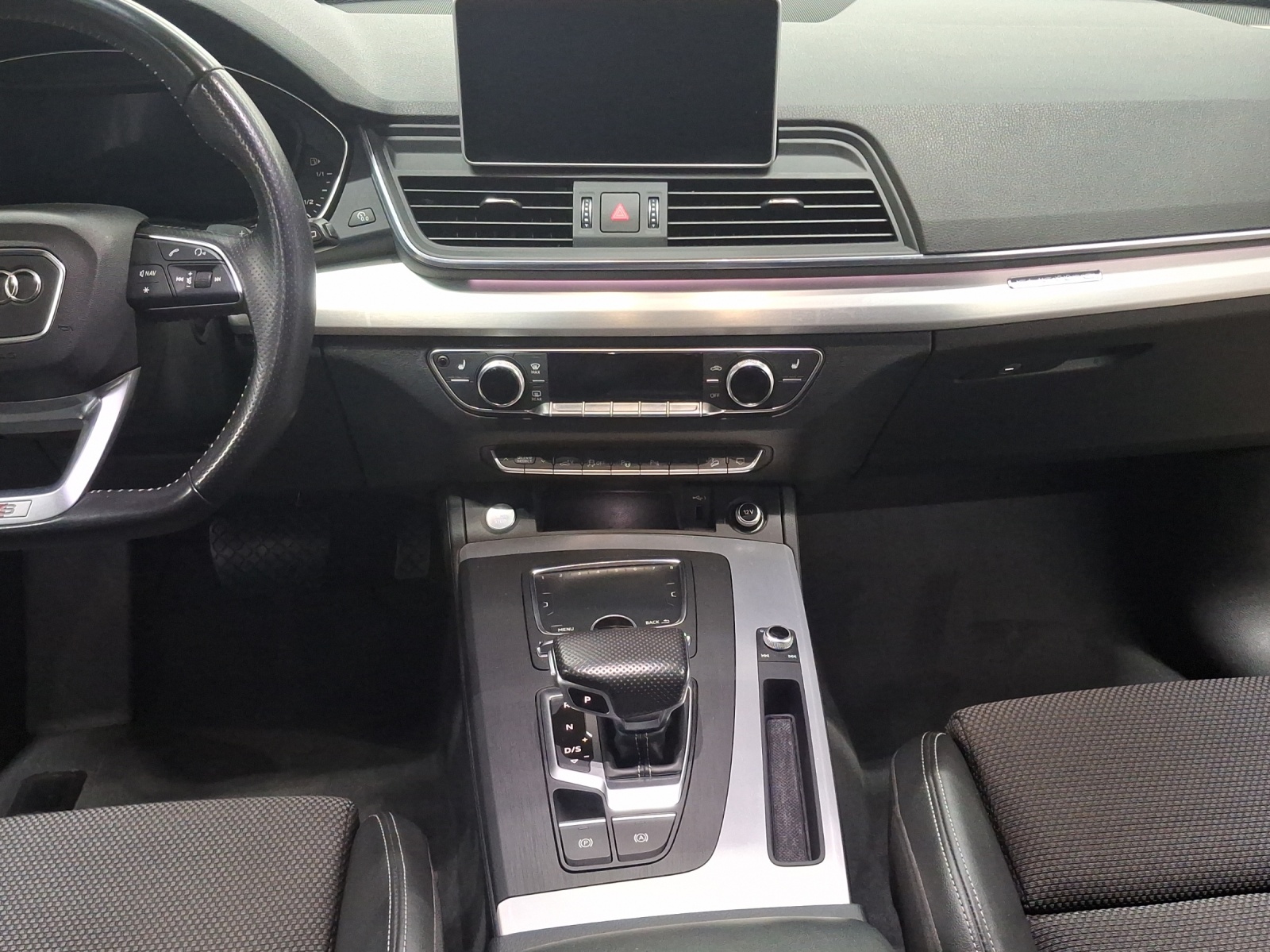 AUDI Q5 55 TFSI e sport quattro-image-11