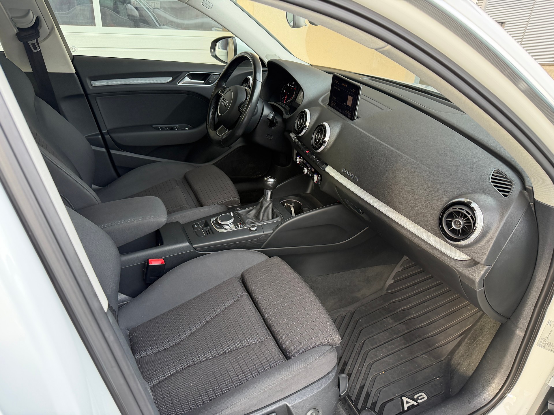AUDI A3 Sportback 2.0 TDI Ambiente quattro-image-10
