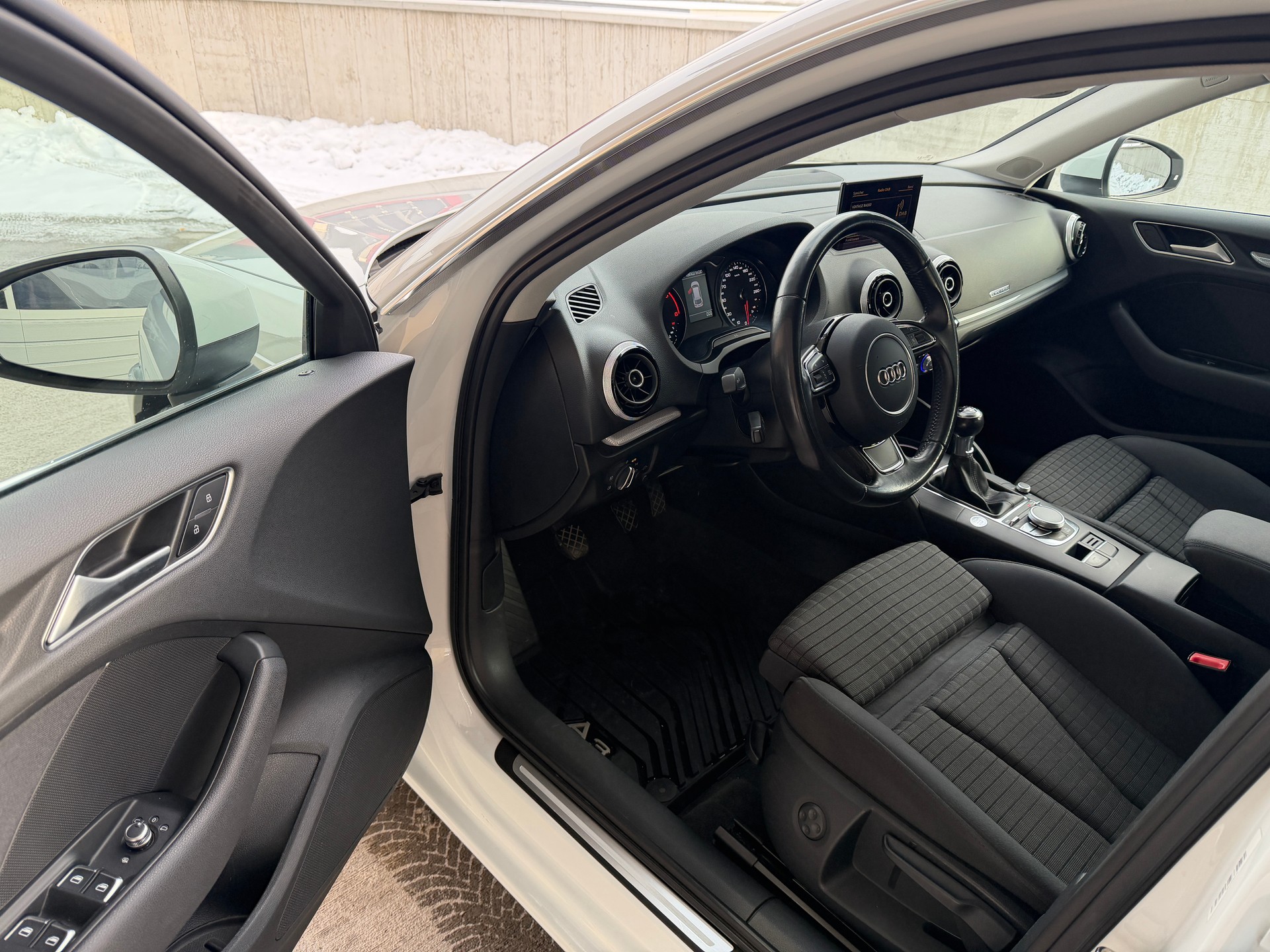 AUDI A3 Sportback 2.0 TDI Ambiente quattro-image-8