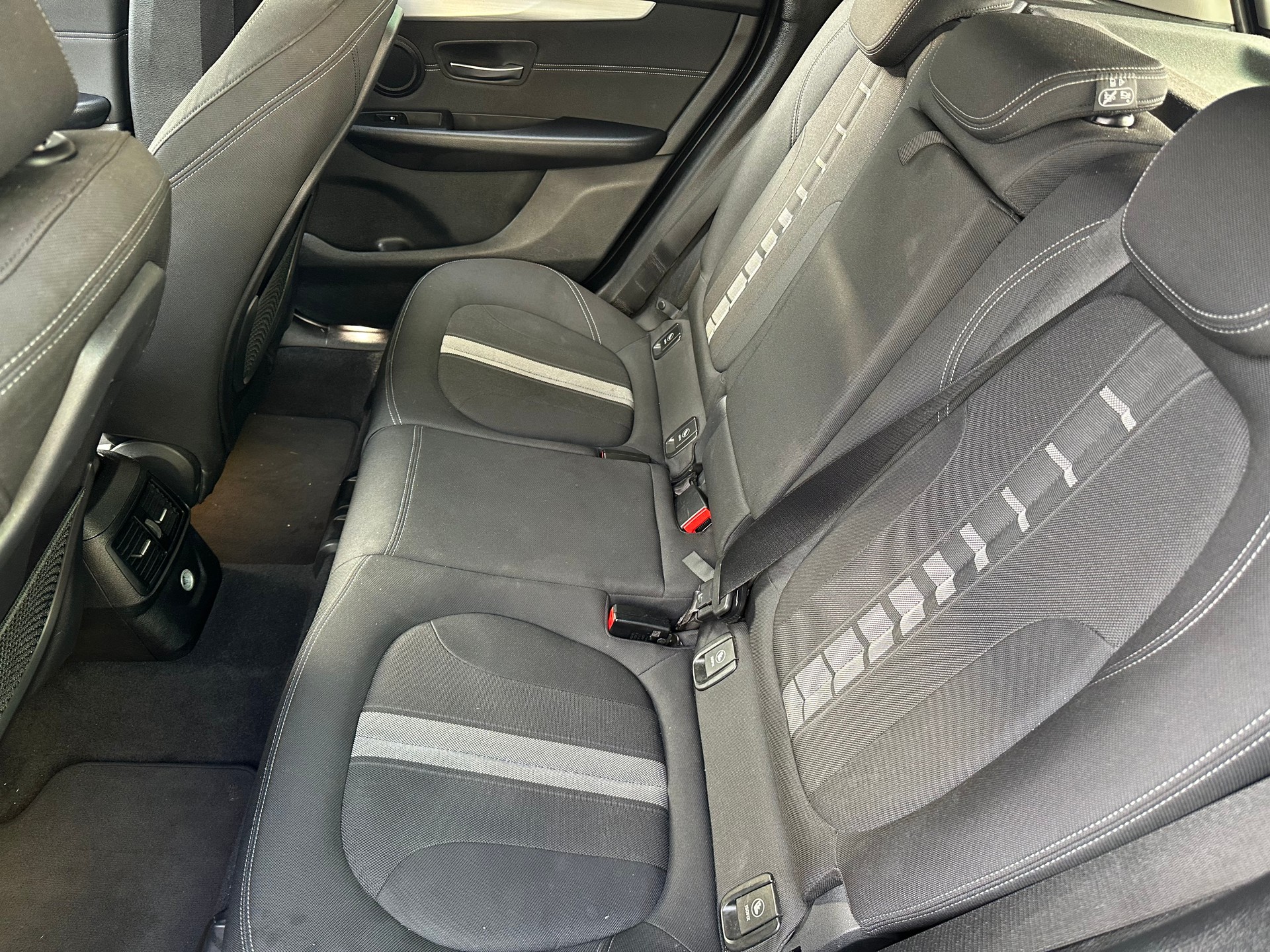 BMW 218d xDrive Active Tourer Steptronic-image-6