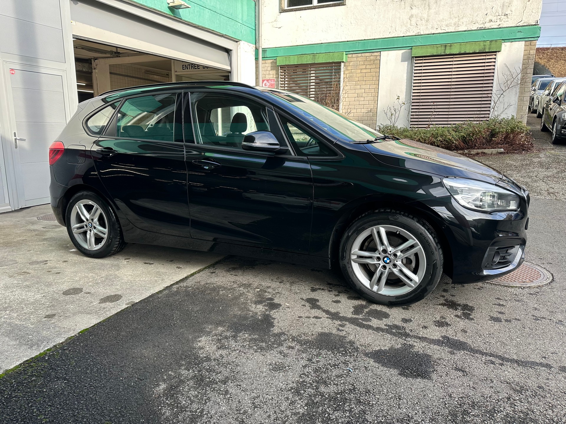 BMW 218d xDrive Active Tourer Steptronic-image-2