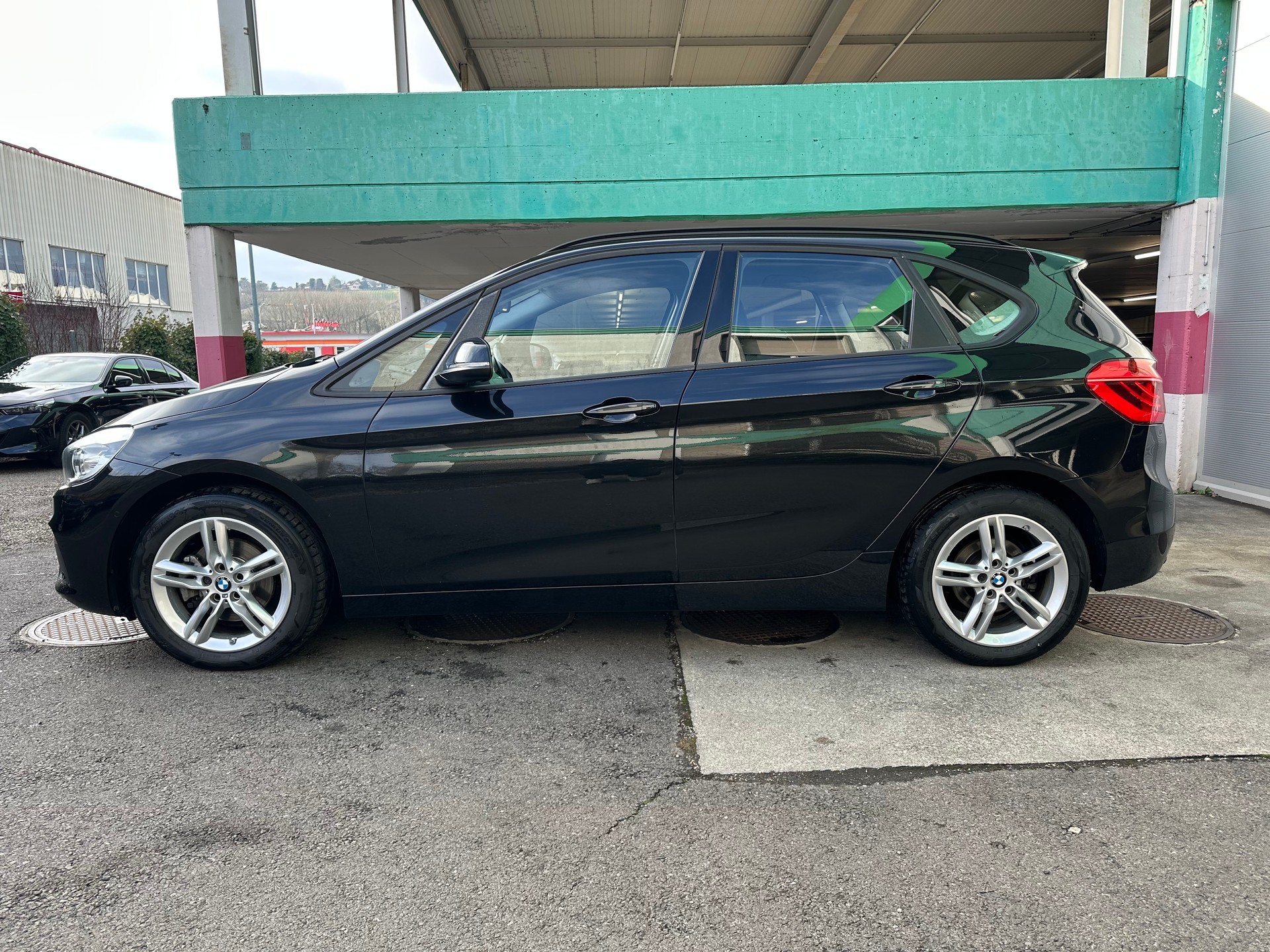 BMW 218d xDrive Active Tourer Steptronic-image-4