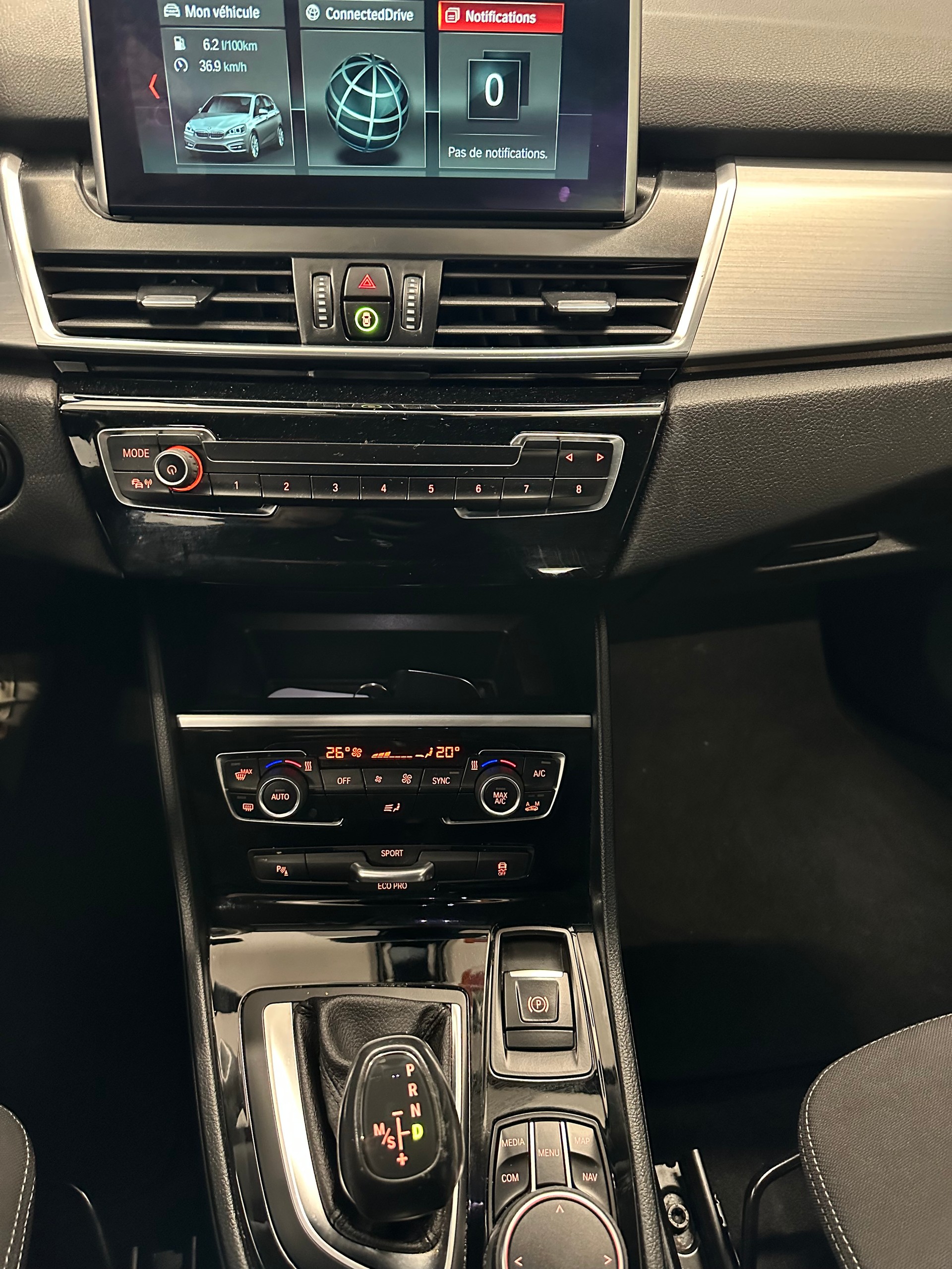 BMW 218d xDrive Active Tourer Steptronic-image-12