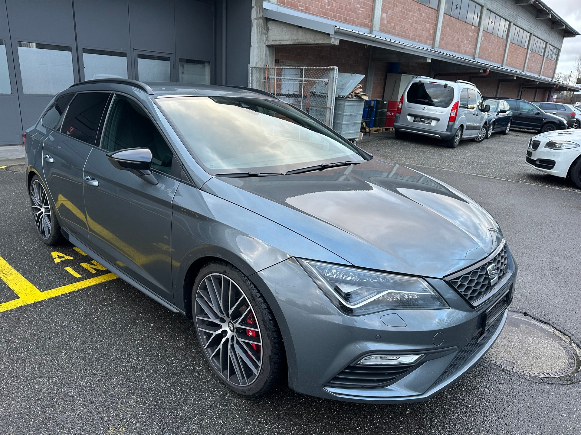 SEAT Leon ST 2.0 TSI Cupra 300 4 Drive DSG-image-1