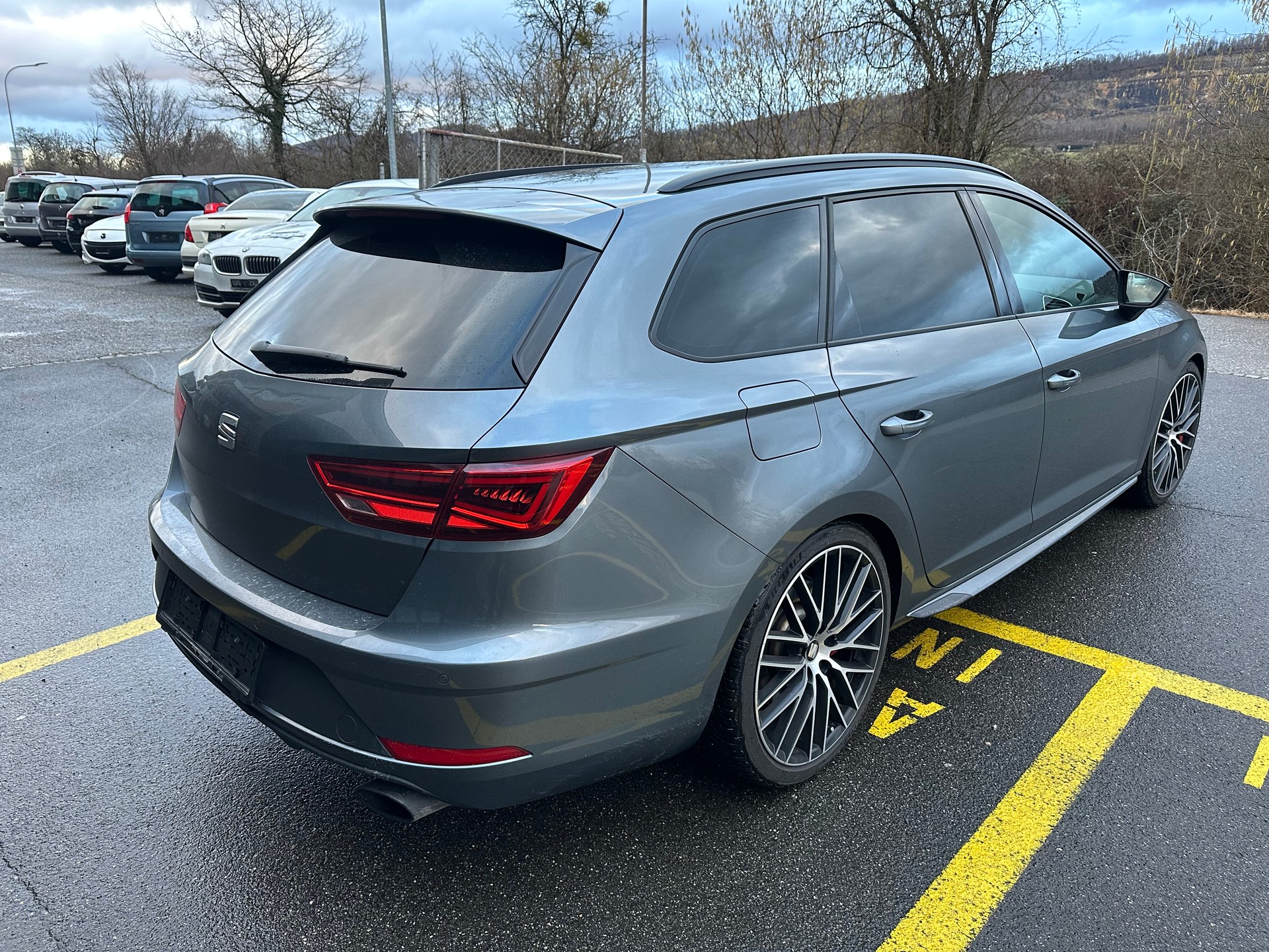 SEAT Leon ST 2.0 TSI Cupra 300 4 Drive DSG-image-2