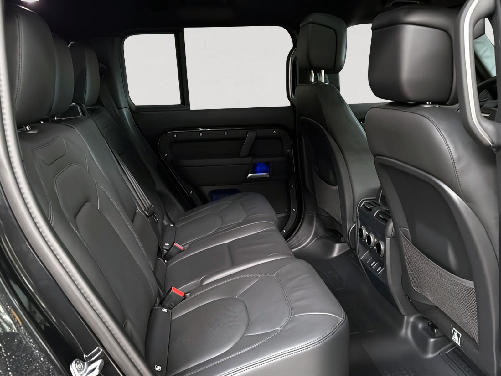 LAND ROVER Defender 130 3.0 D I6 350 X-Dynamic HSE AWD AT8-image-10