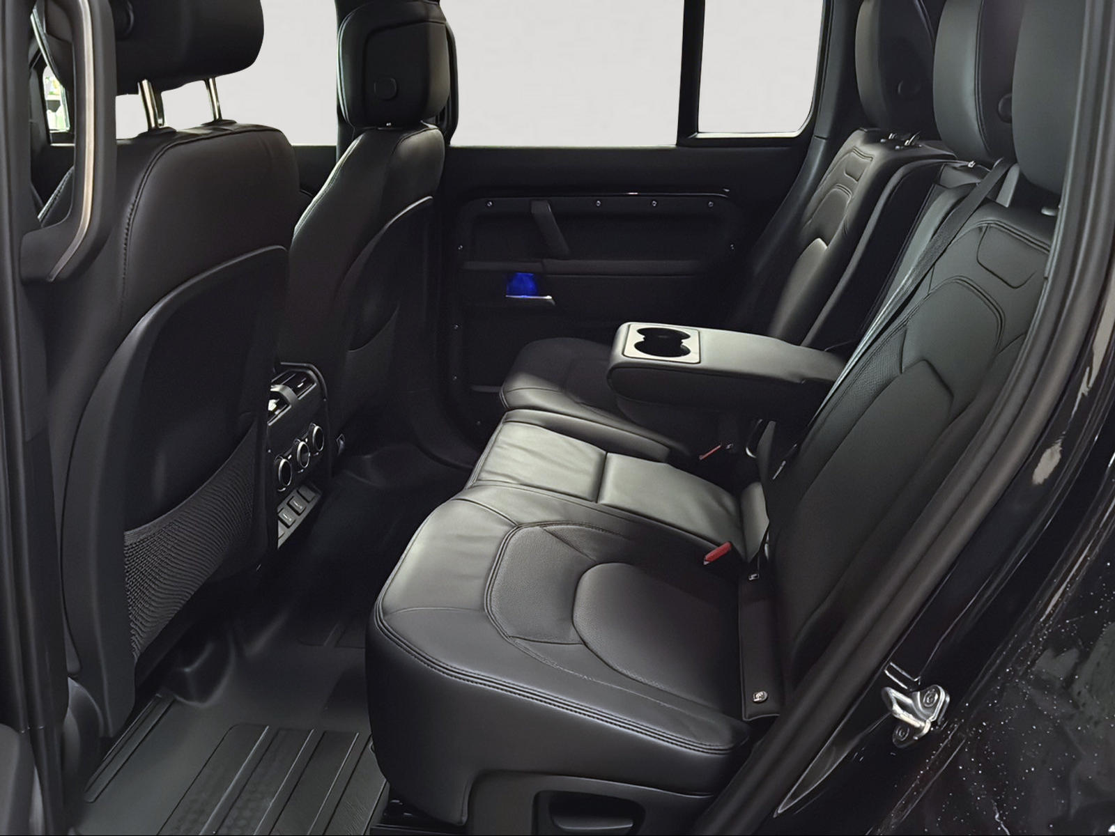 LAND ROVER Defender 130 3.0 D I6 350 X-Dynamic HSE AWD AT8-image-8