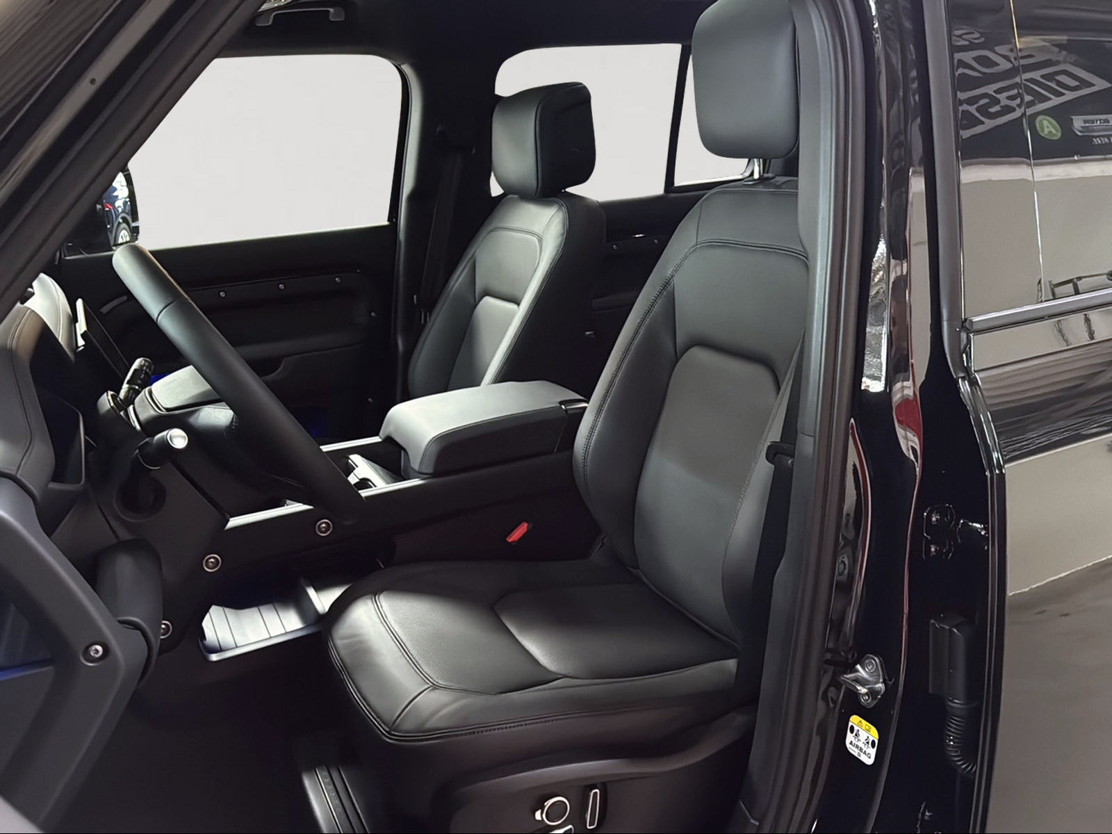 LAND ROVER Defender 130 3.0 D I6 350 X-Dynamic HSE AWD AT8-image-7