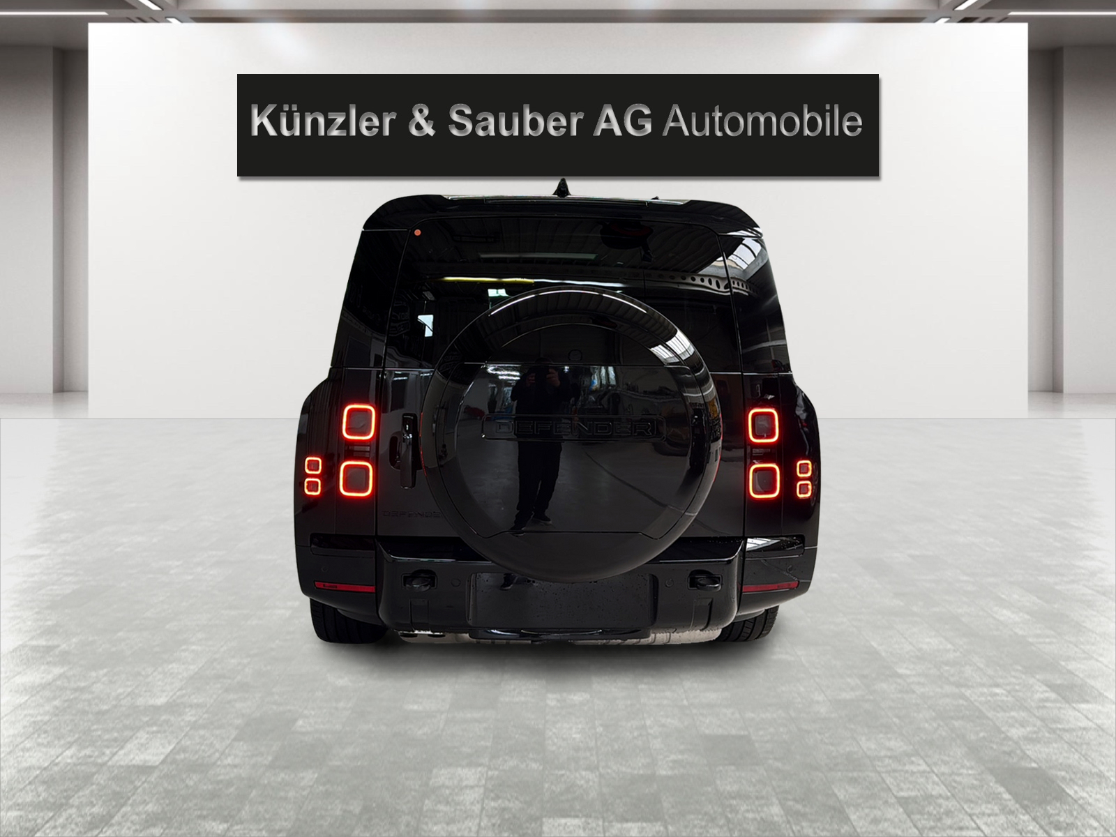 LAND ROVER Defender 130 3.0 D I6 350 X-Dynamic HSE AWD AT8-image-17