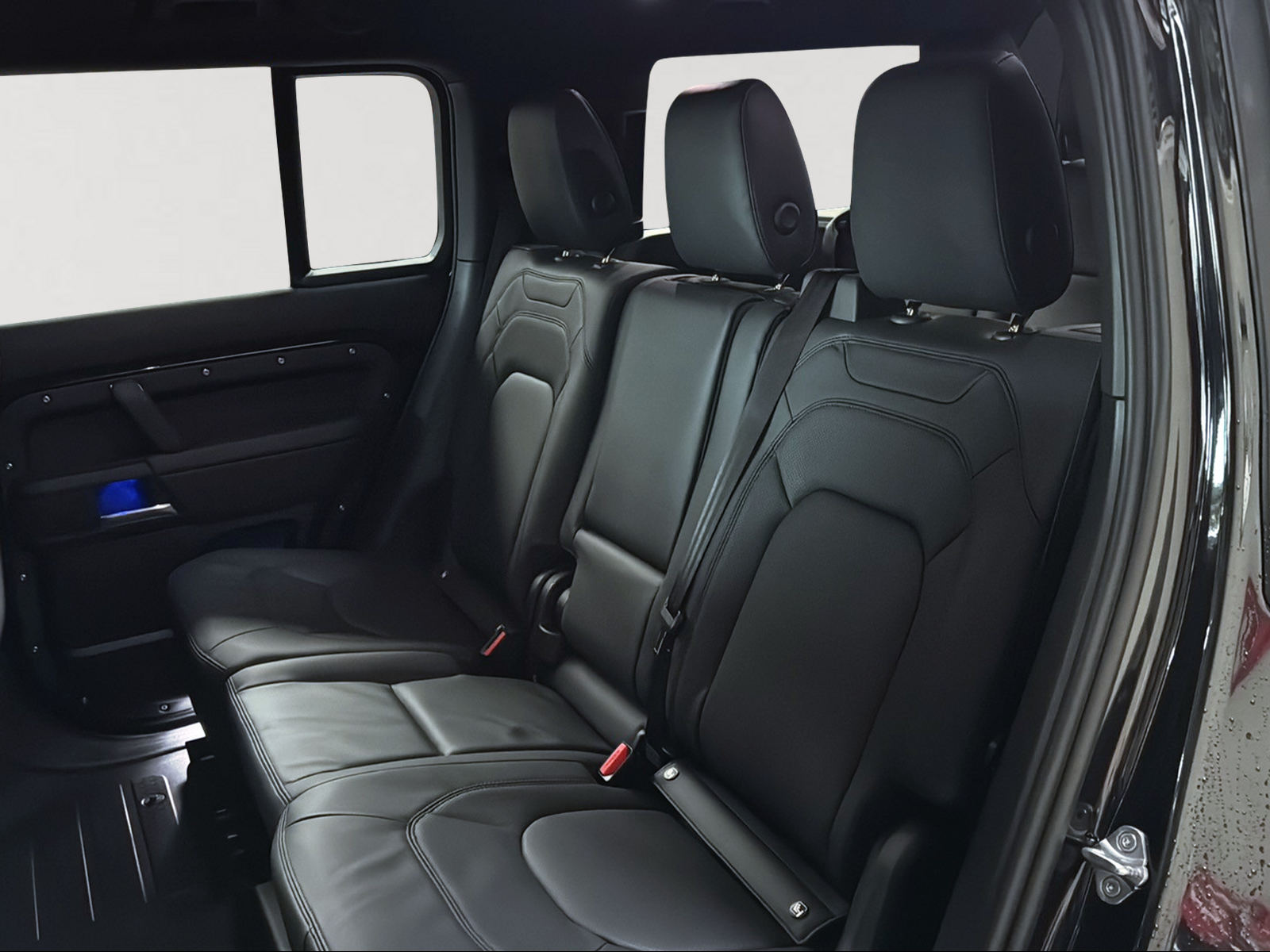 LAND ROVER Defender 130 3.0 D I6 350 X-Dynamic HSE AWD AT8-image-9