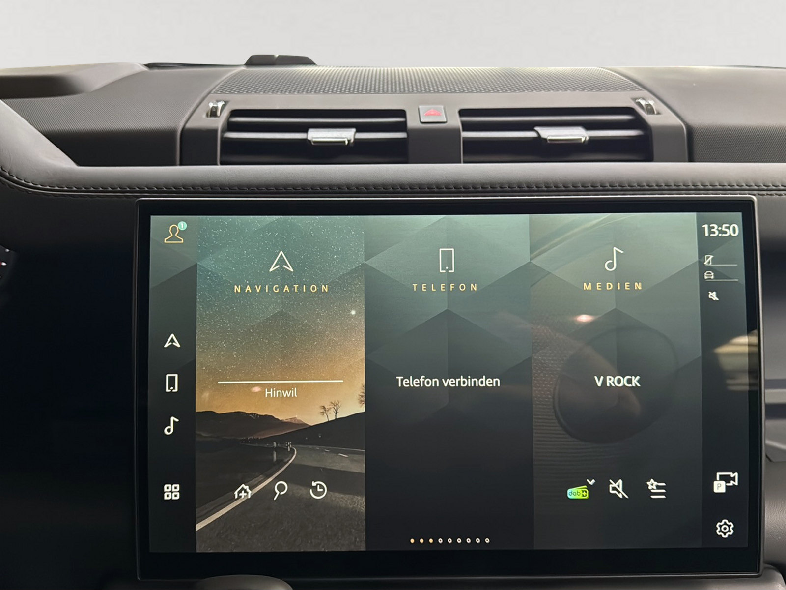 LAND ROVER Defender 130 3.0 D I6 350 X-Dynamic HSE AWD AT8-image-13