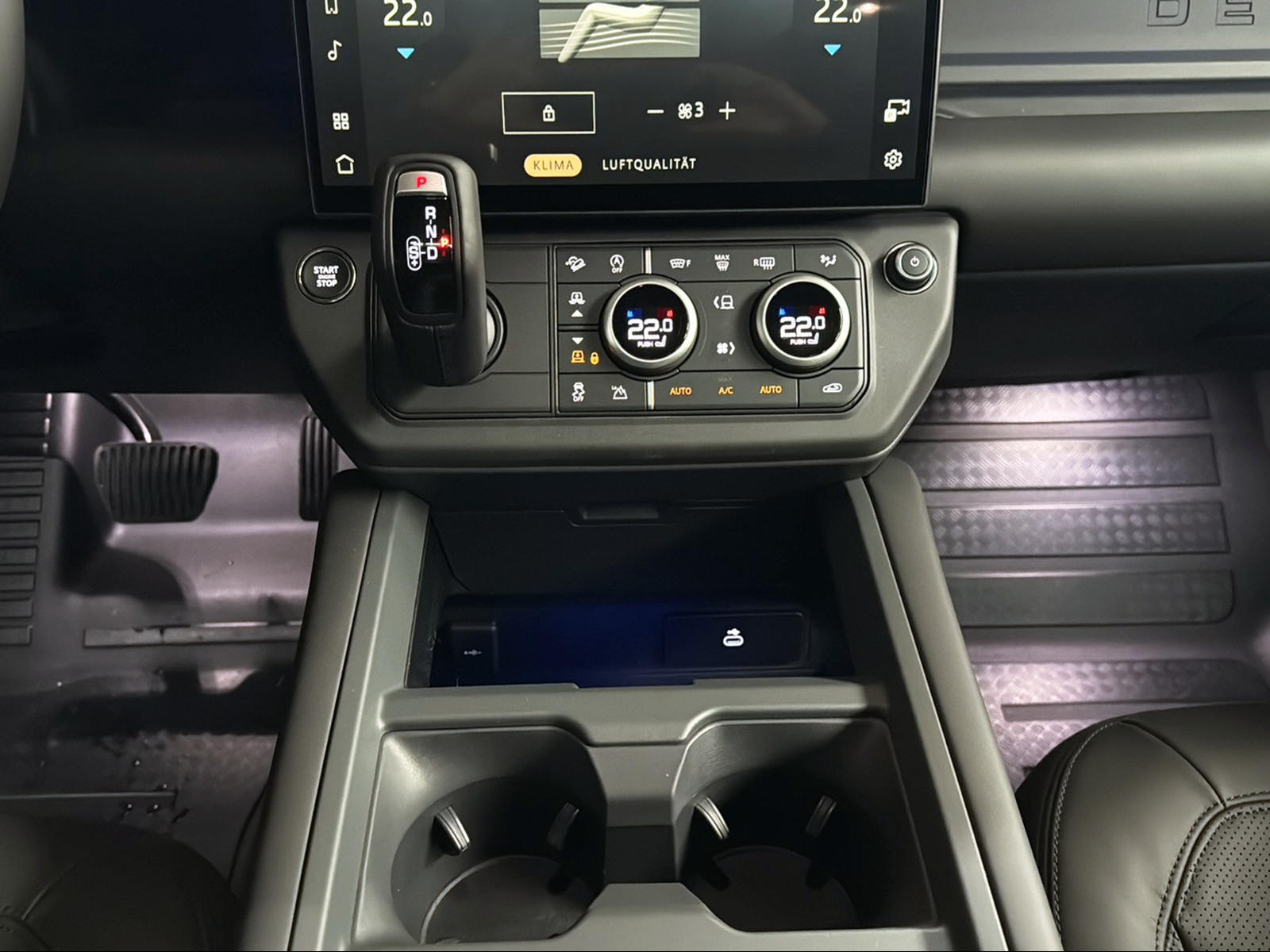 LAND ROVER Defender 130 3.0 D I6 350 X-Dynamic HSE AWD AT8-image-14