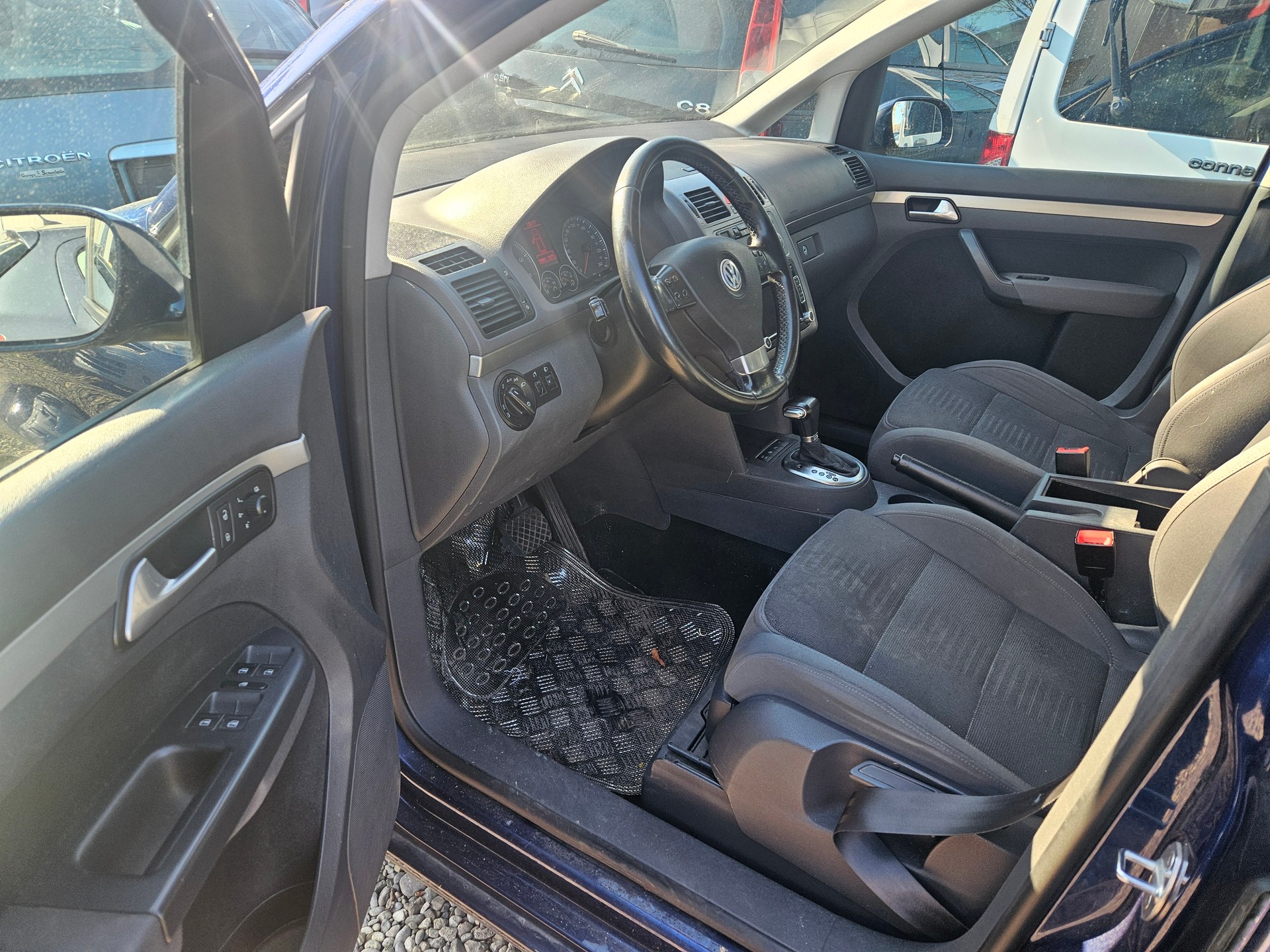 VW Touran 1.4 TSI Highline-image-11