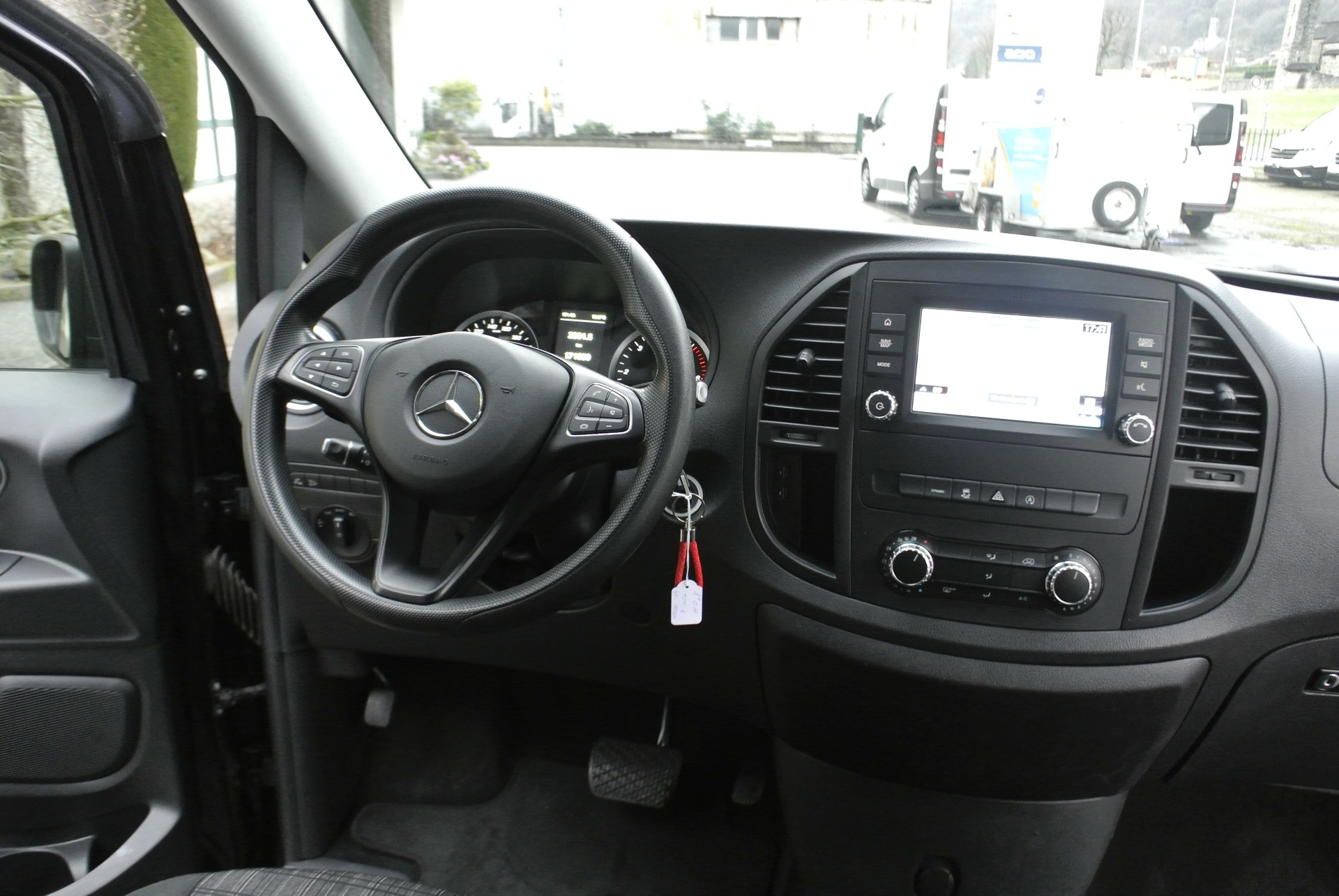 MERCEDES-BENZ Vito 116 CDI Pro Tourer 4Matic 9G-Tronic-image-18