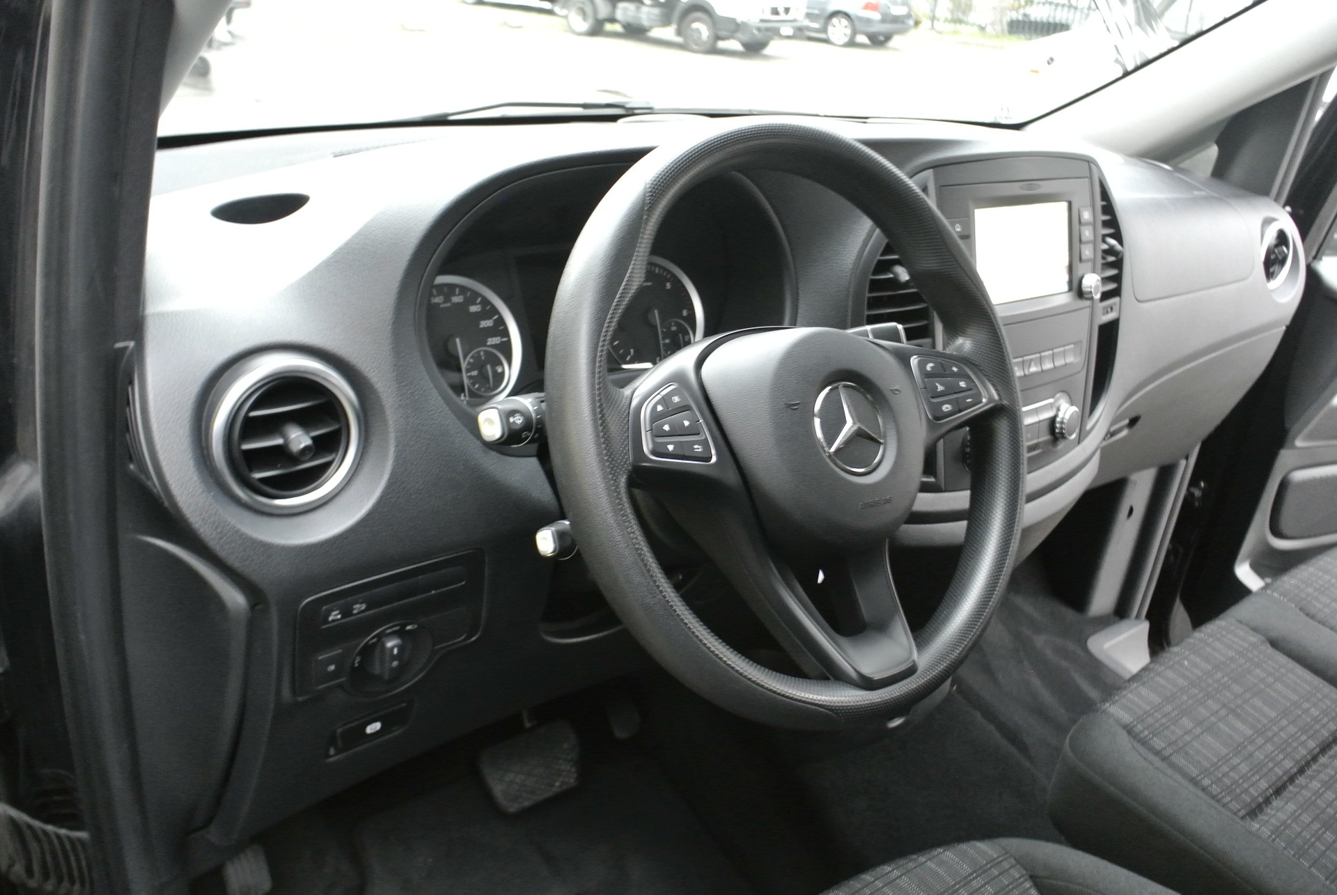 MERCEDES-BENZ Vito 116 CDI Pro Tourer 4Matic 9G-Tronic-image-23