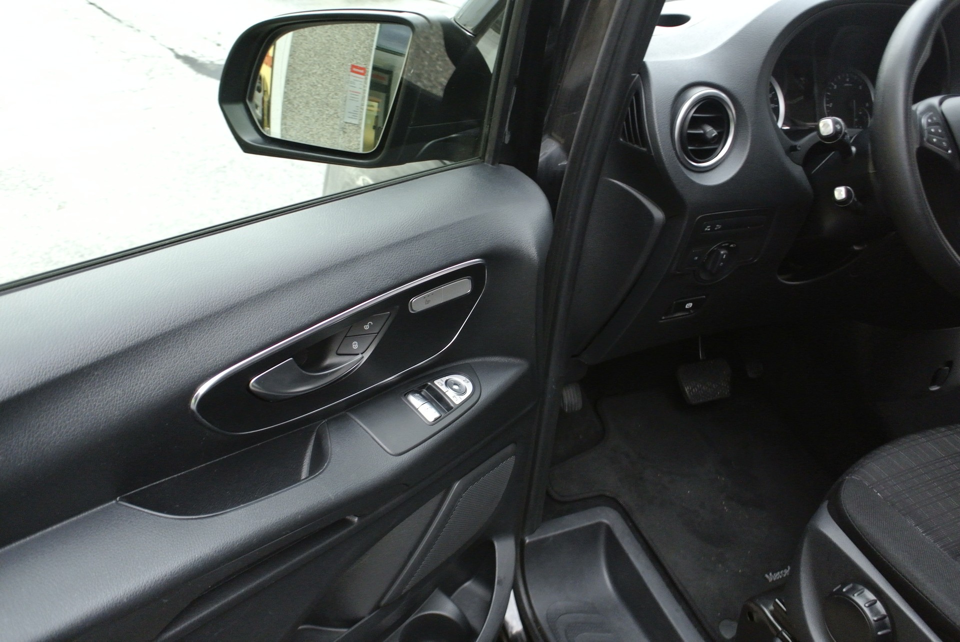 MERCEDES-BENZ Vito 116 CDI Pro Tourer 4Matic 9G-Tronic-image-27