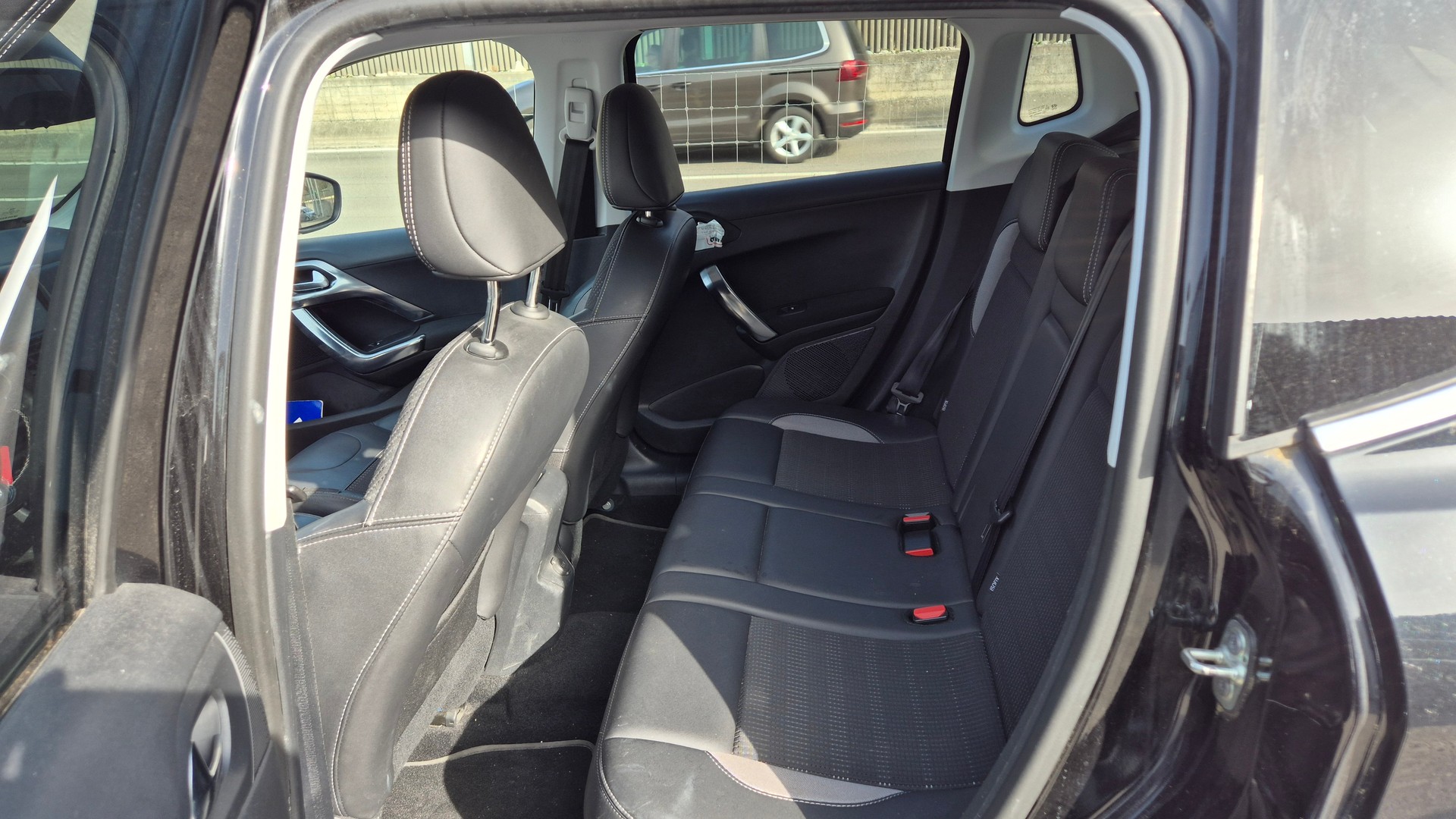 PEUGEOT 2008 1.6 VTI Active Automatic-image-8