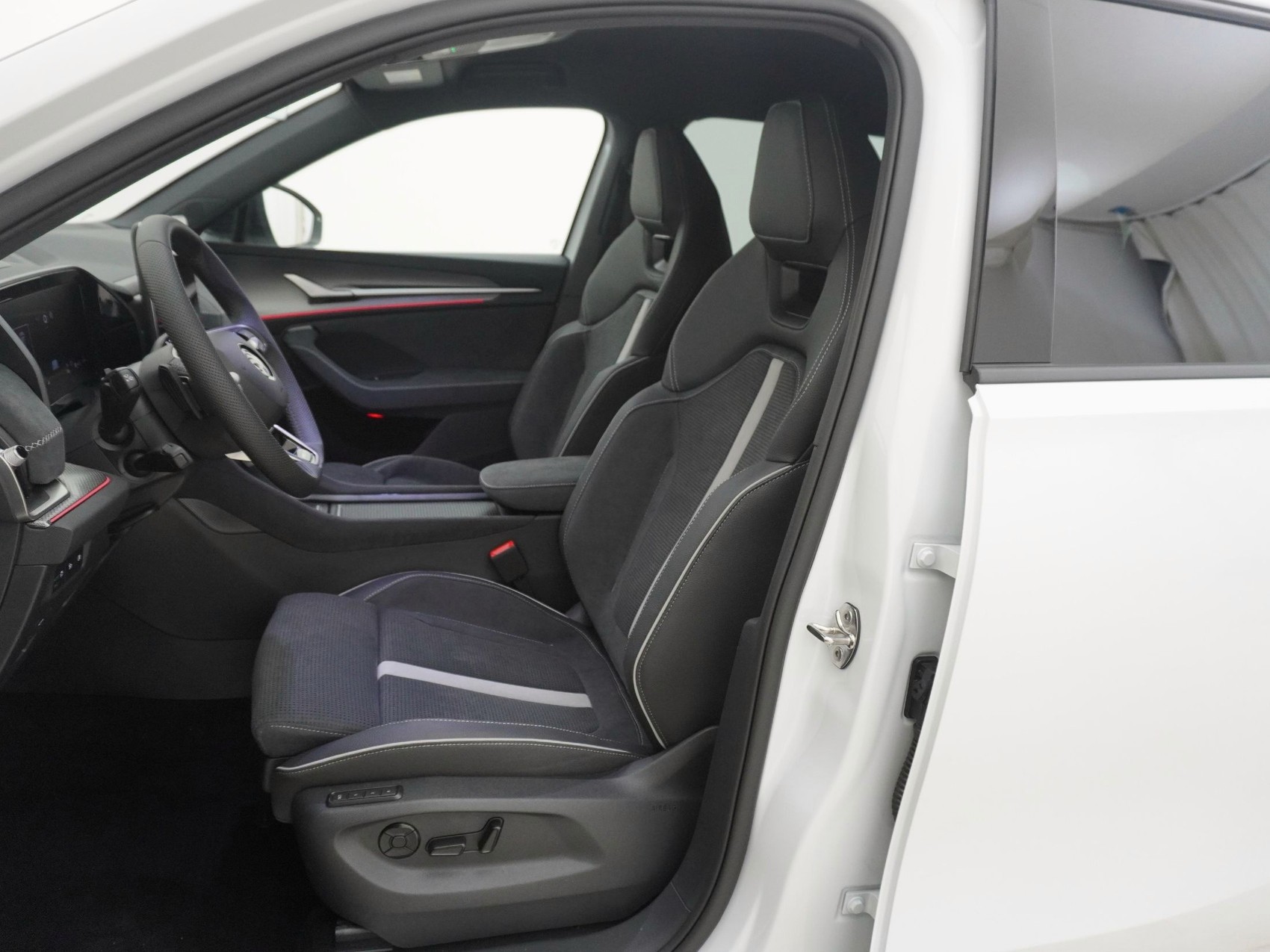 SKODA Kodiaq 1,5 TSI iV Plug-in-Hybrid Sportline-image-12