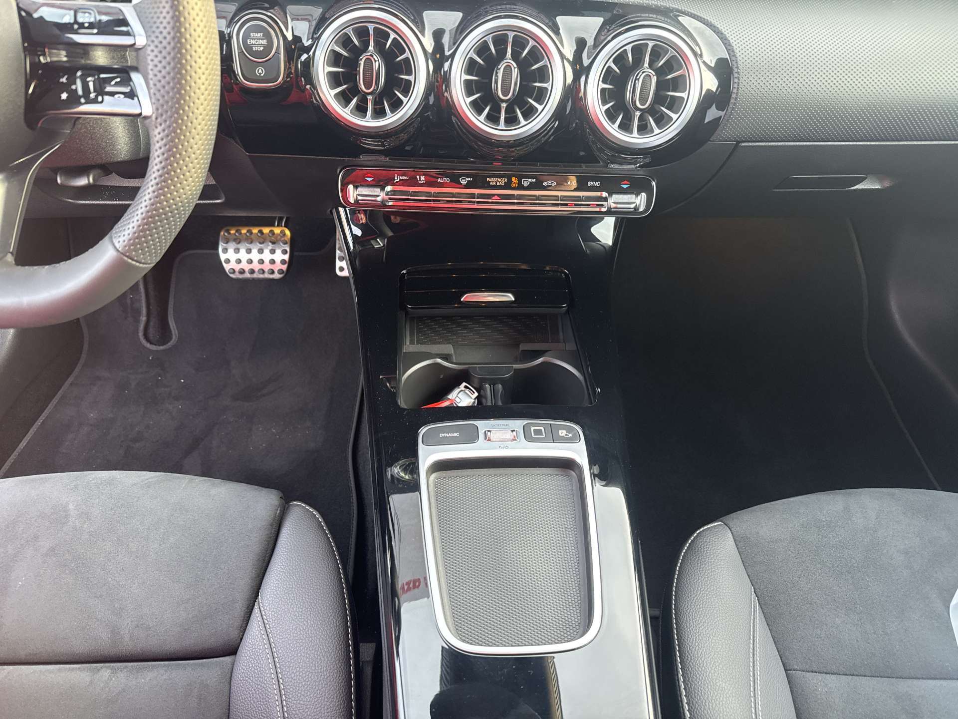 MERCEDES-BENZ CLA Shooting Brake 200 AMG Line Advanced Plus DCT-Automat-image-11