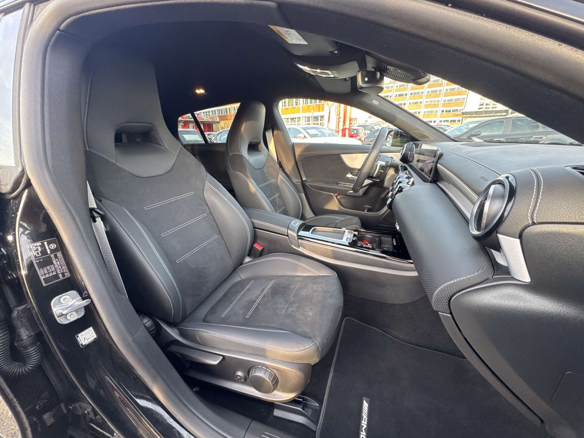 MERCEDES-BENZ CLA Shooting Brake 200 AMG Line Advanced Plus DCT-Automat-image-12