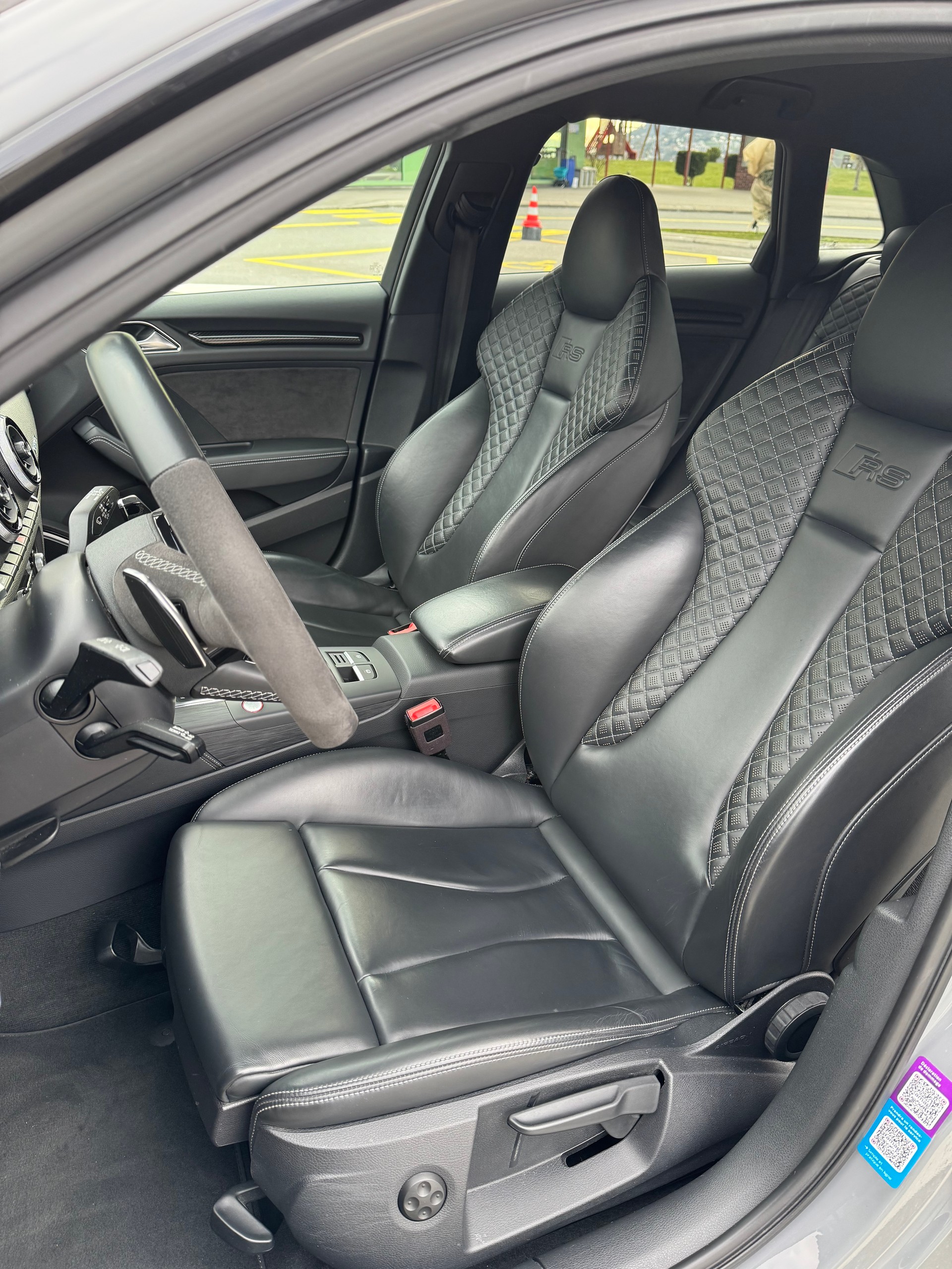 AUDI RS3 Sportback 2.5 TSI quattro S-tronic-image-4