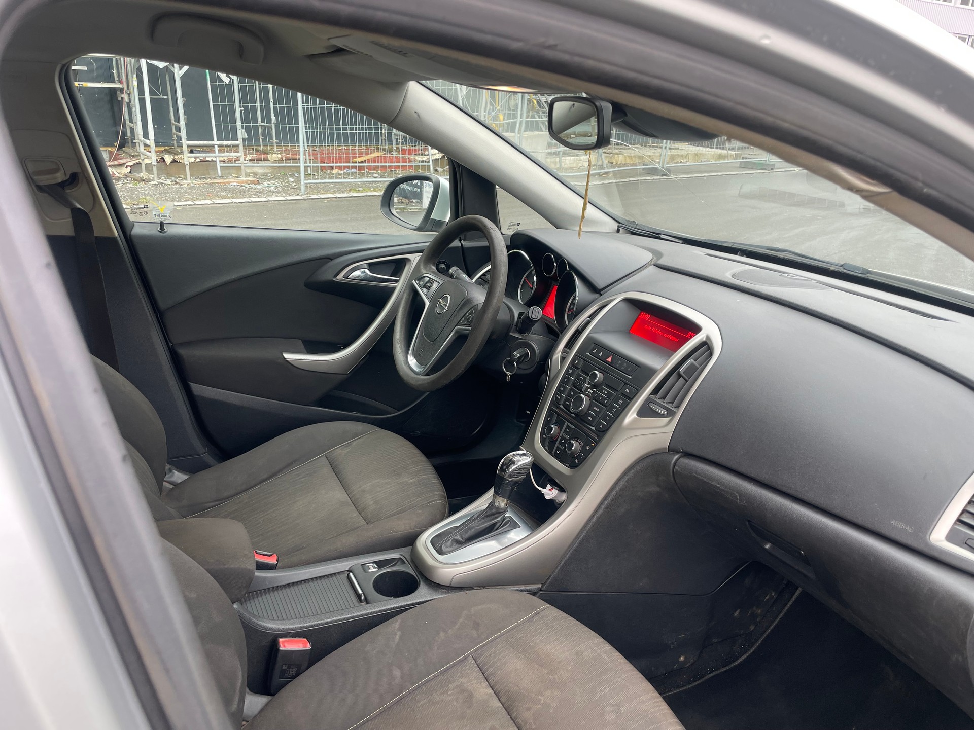 OPEL Astra SportsTourer 2.0 CDTi Cosmo Automatic-image-8